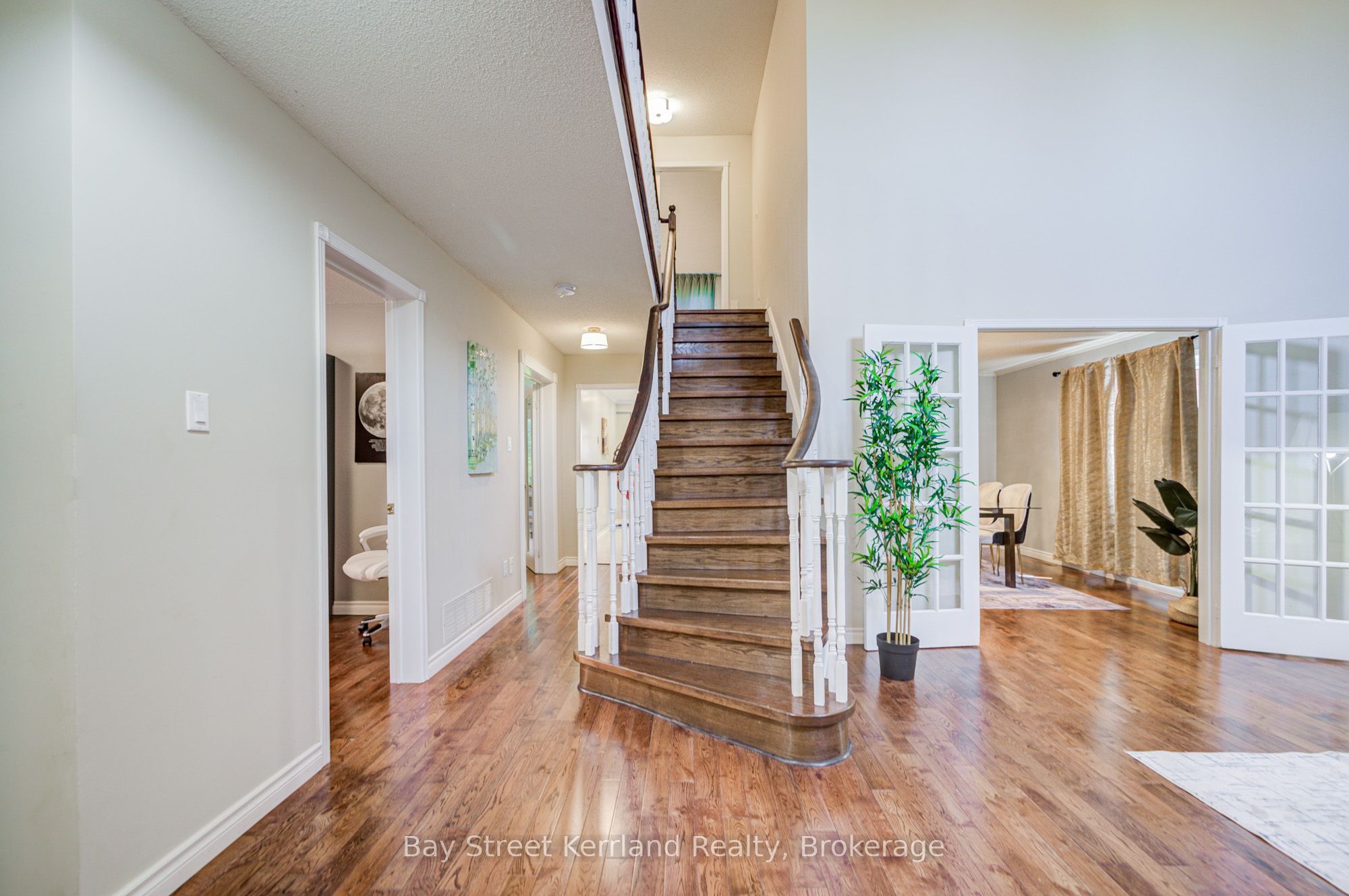 4785 Crystal Rose Drive, Mississauga, ON L5V 1G9 photo 3