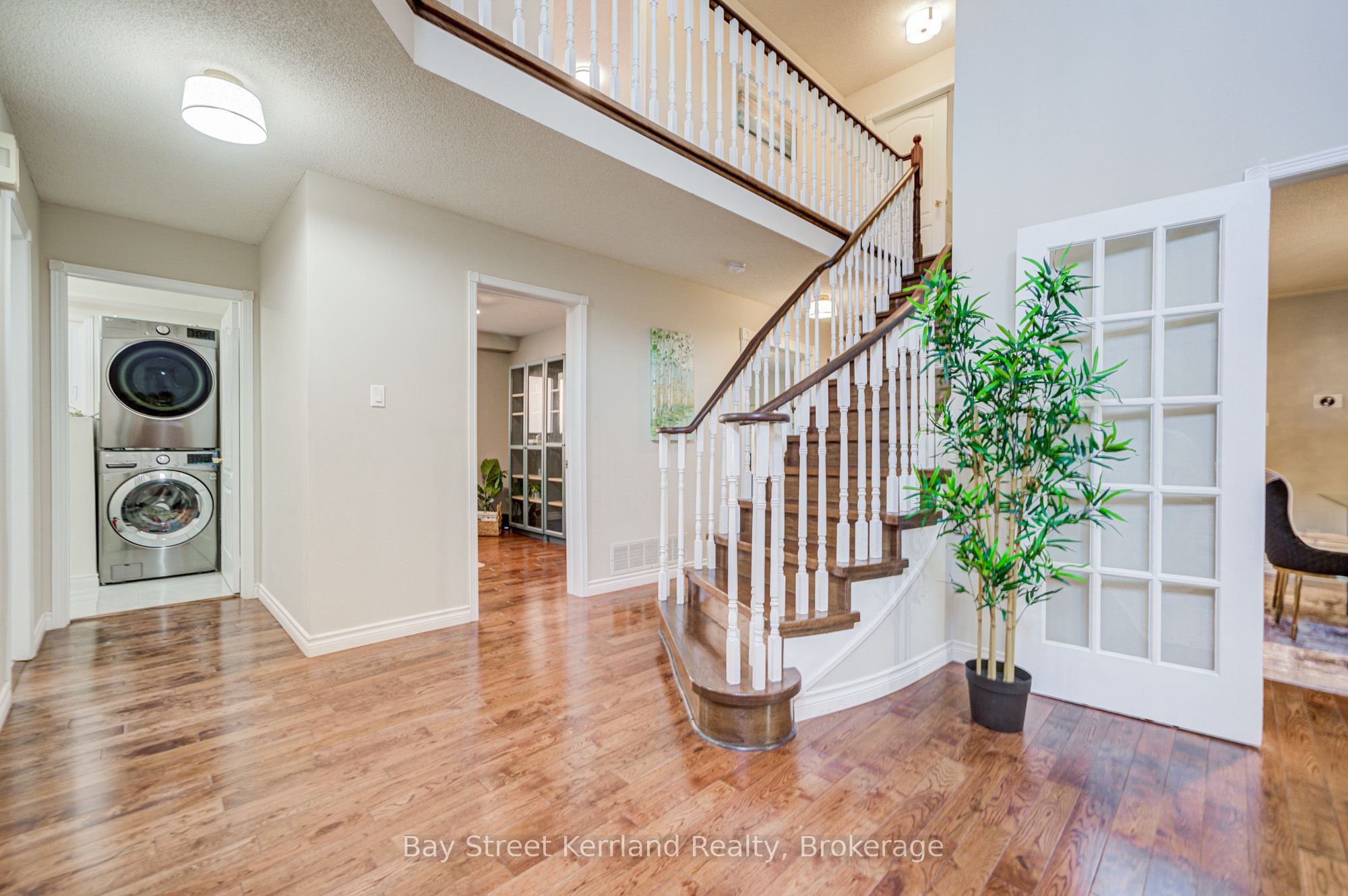 4785 Crystal Rose Drive, Mississauga, ON L5V 1G9 photo 4