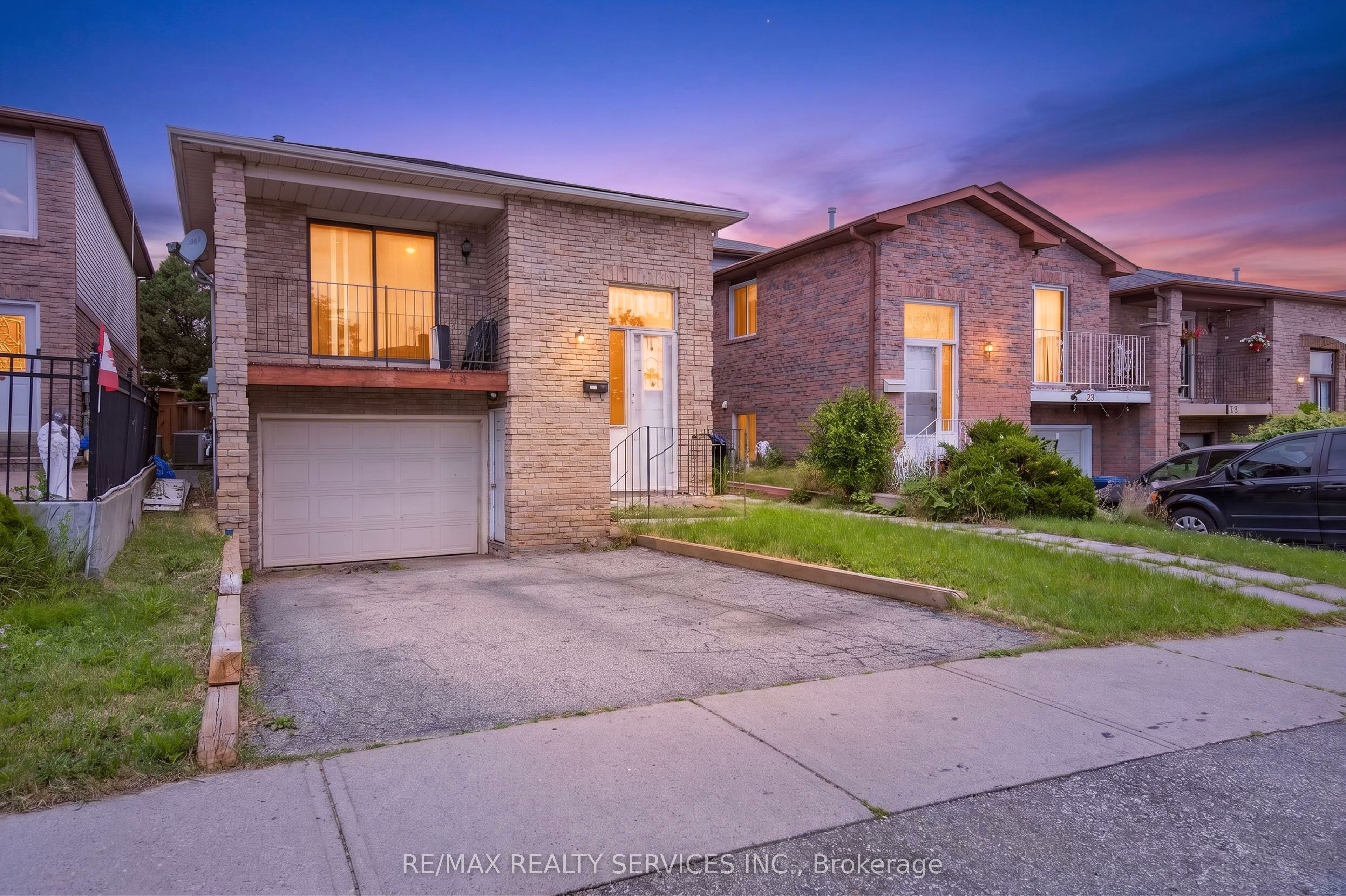 23 Dafoe Crescent, Brampton, ON L6Y 2L1 photo 2