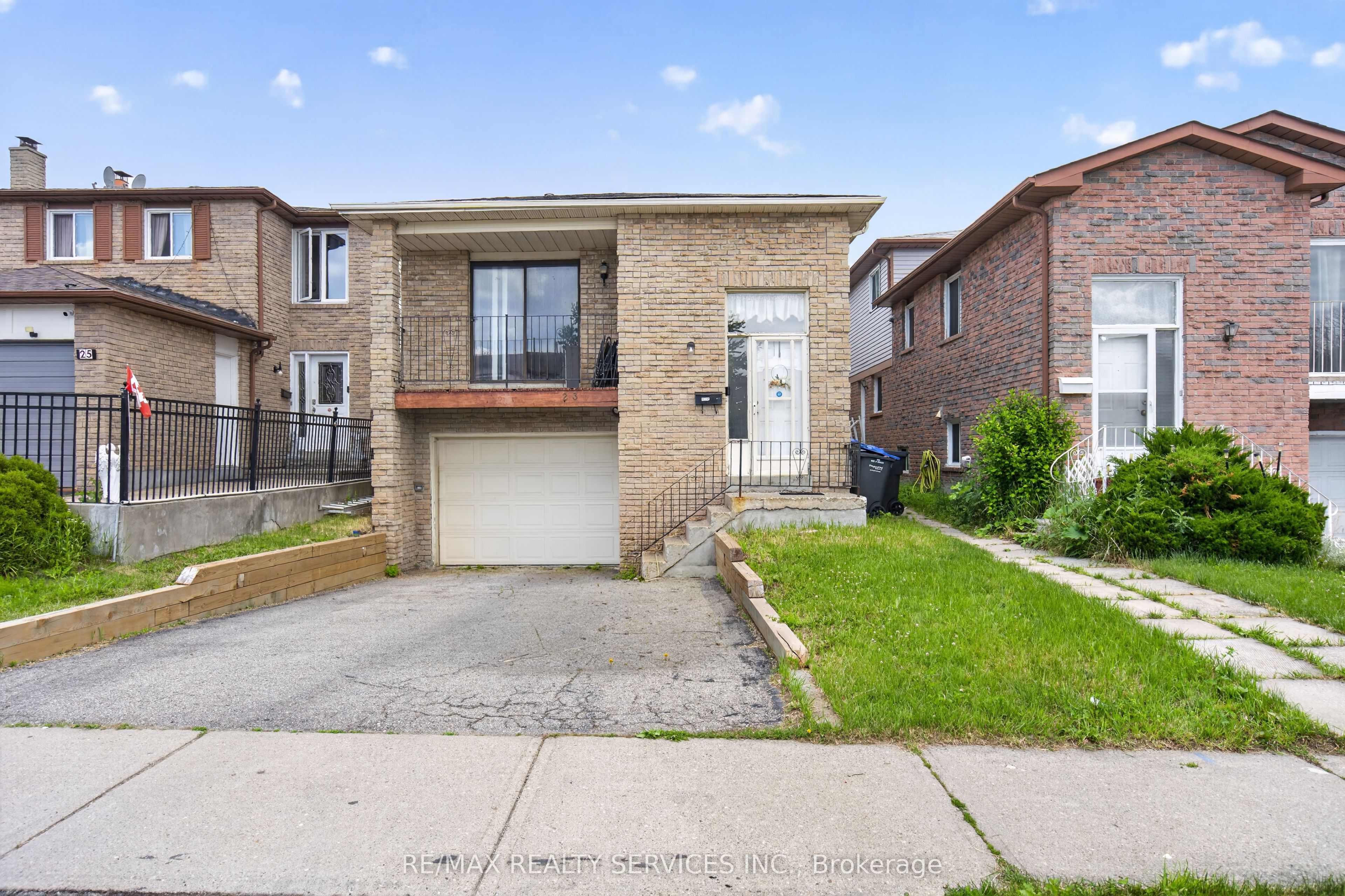 23 Dafoe Crescent, Brampton, ON L6Y 2L1 photo 3