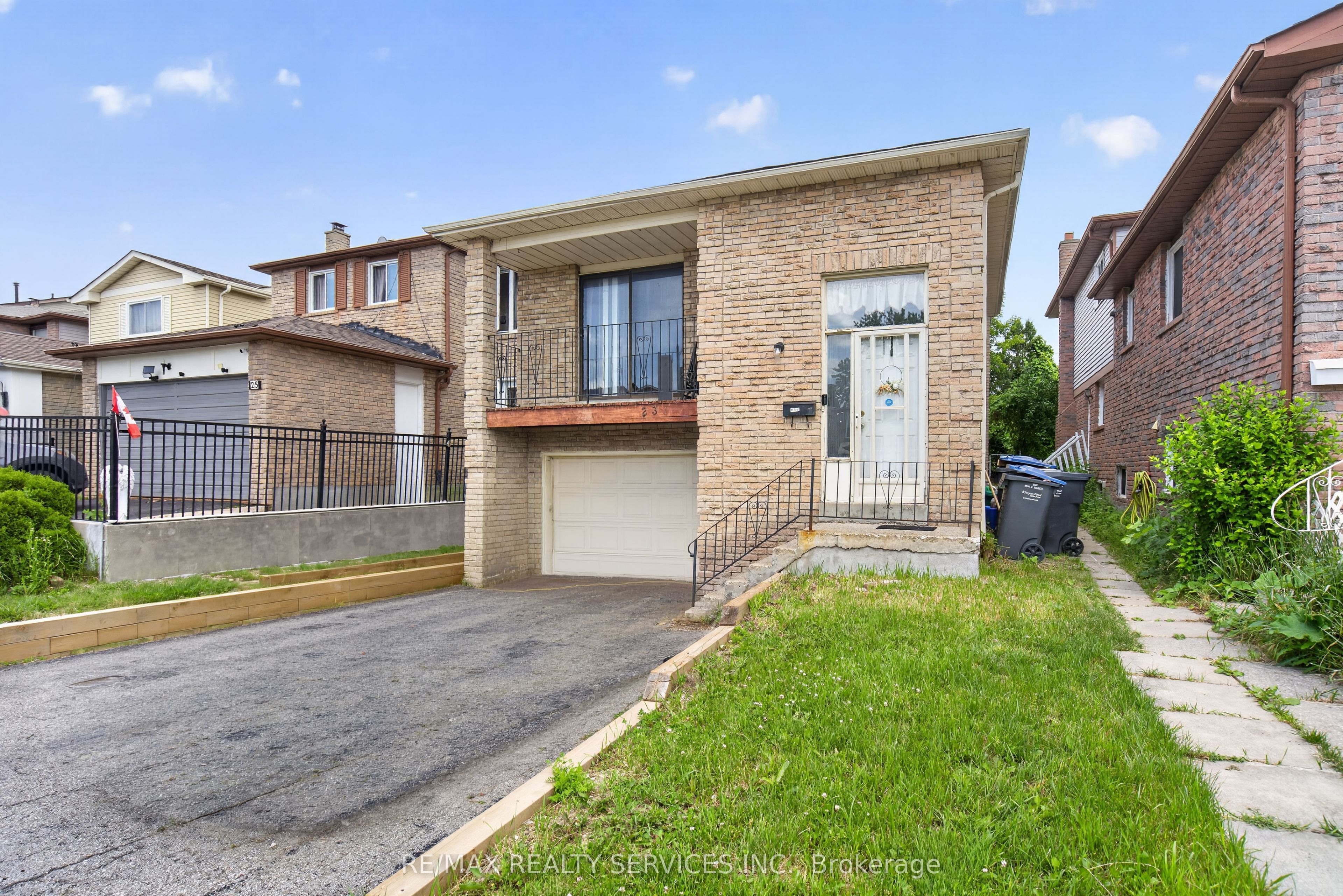 23 Dafoe Crescent, Brampton, ON L6Y 2L1 photo 4