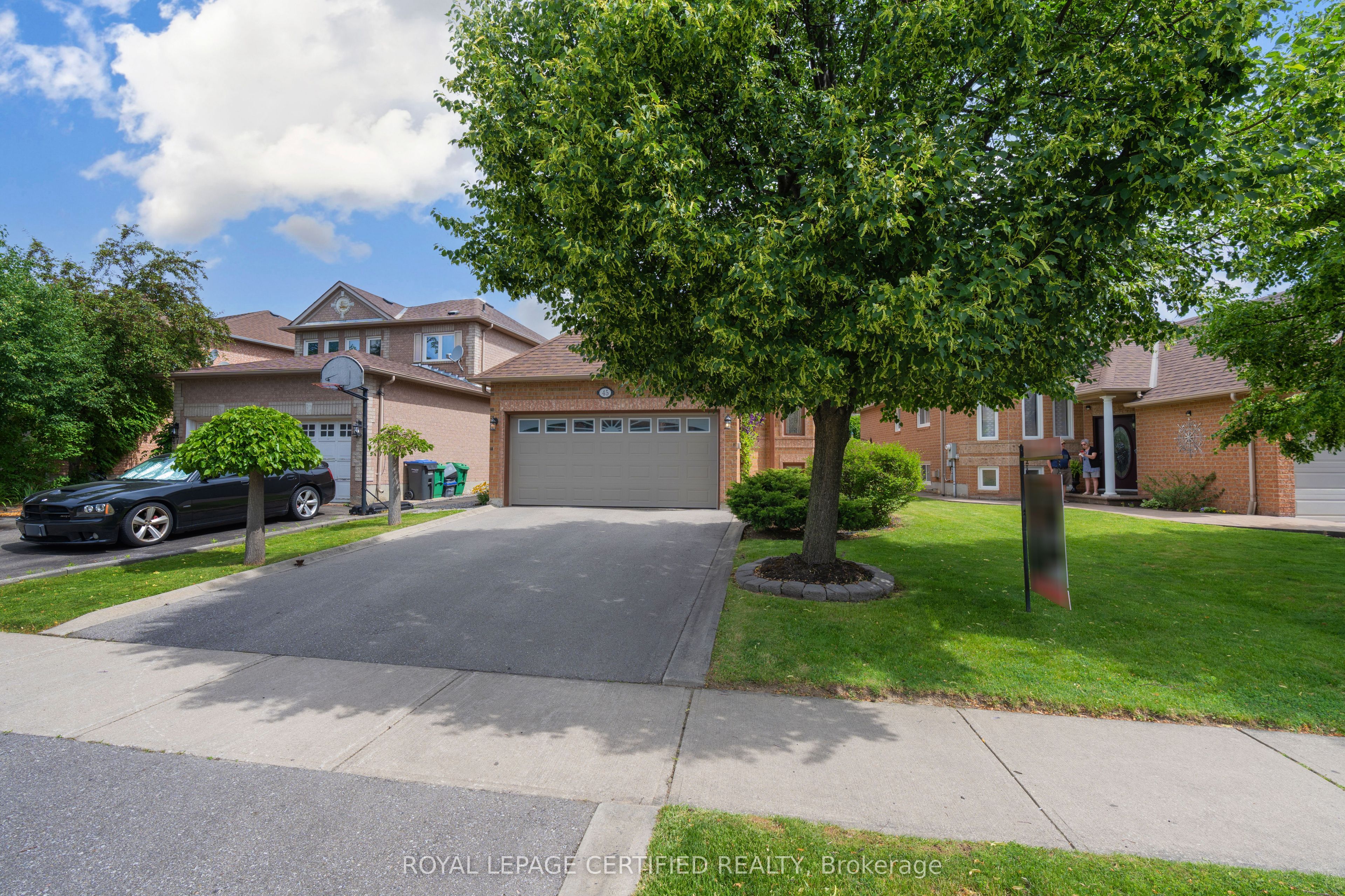 45 Springview Drive, Brampton, ON L6X 4M3 photo 2