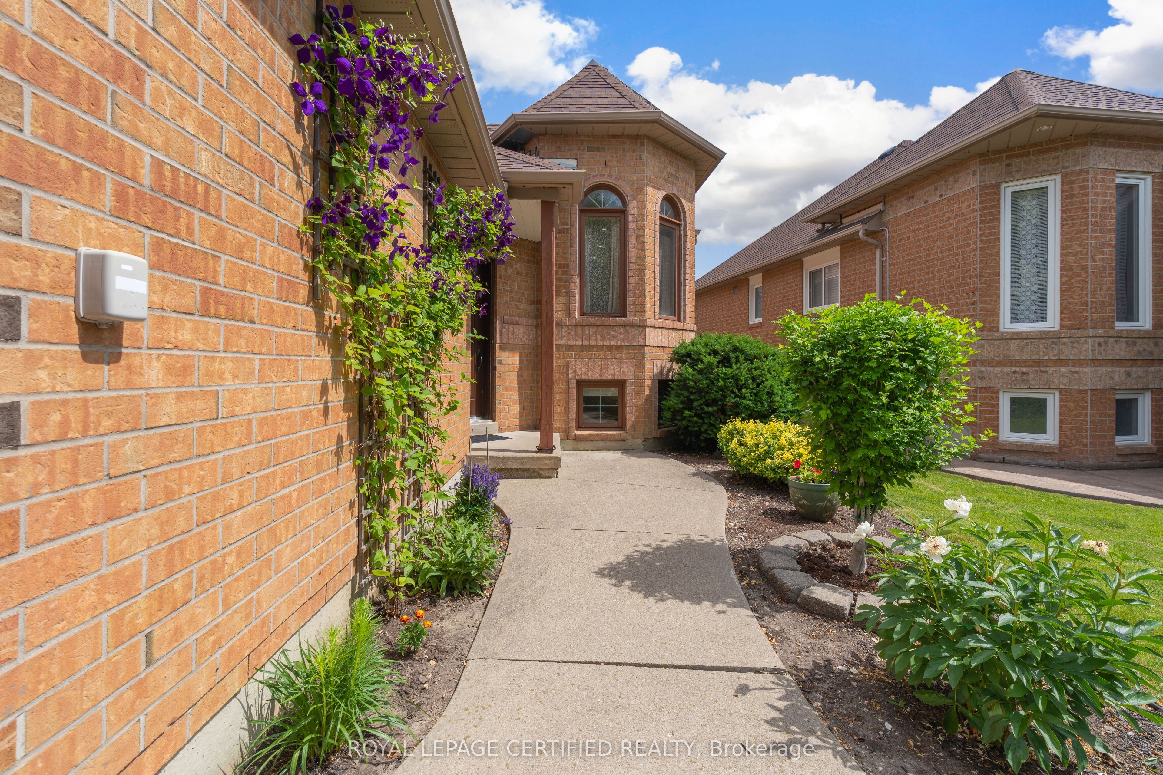 45 Springview Drive, Brampton, ON L6X 4M3 photo 3