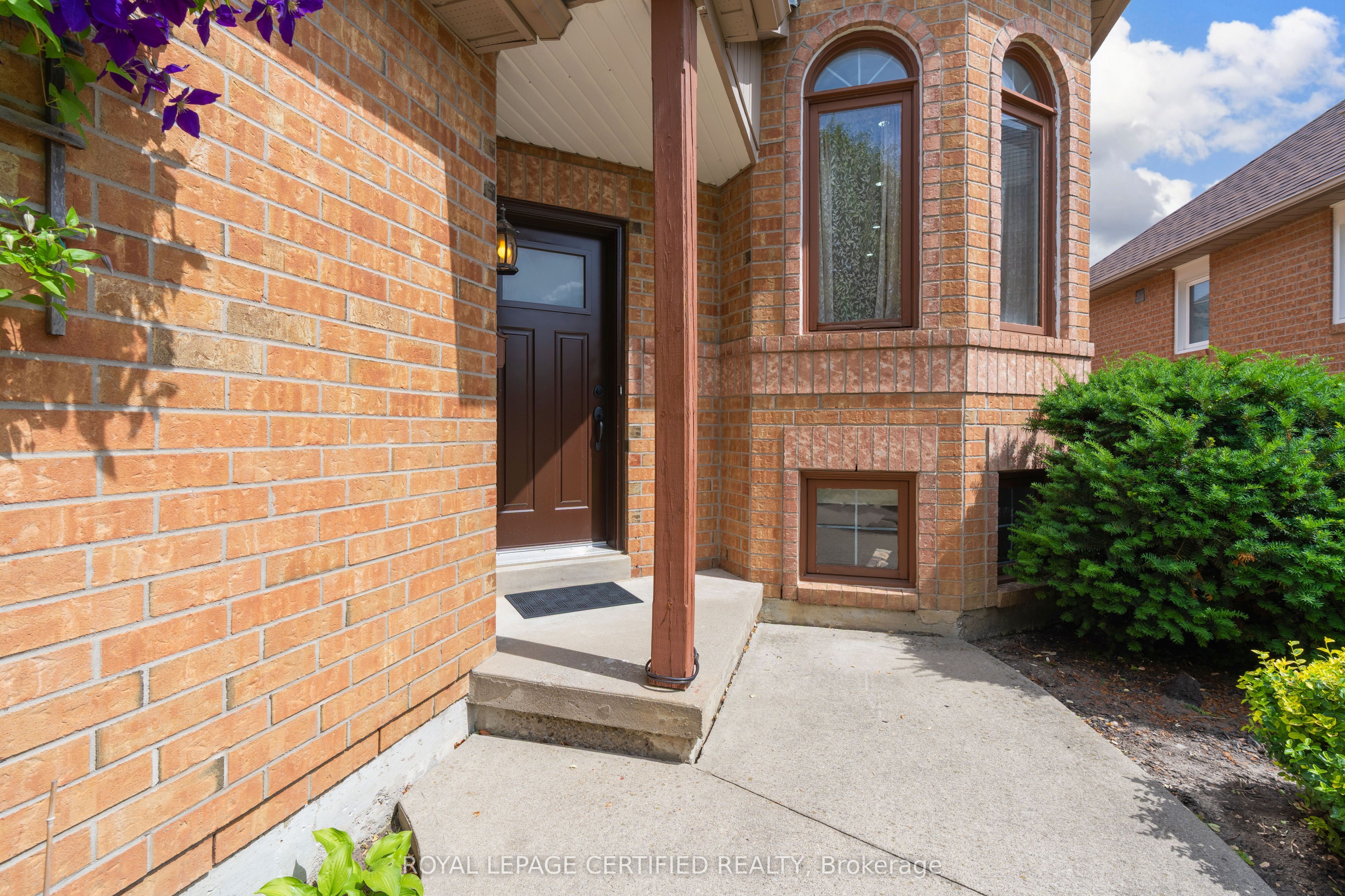 45 Springview Drive, Brampton, ON L6X 4M3 photo 4