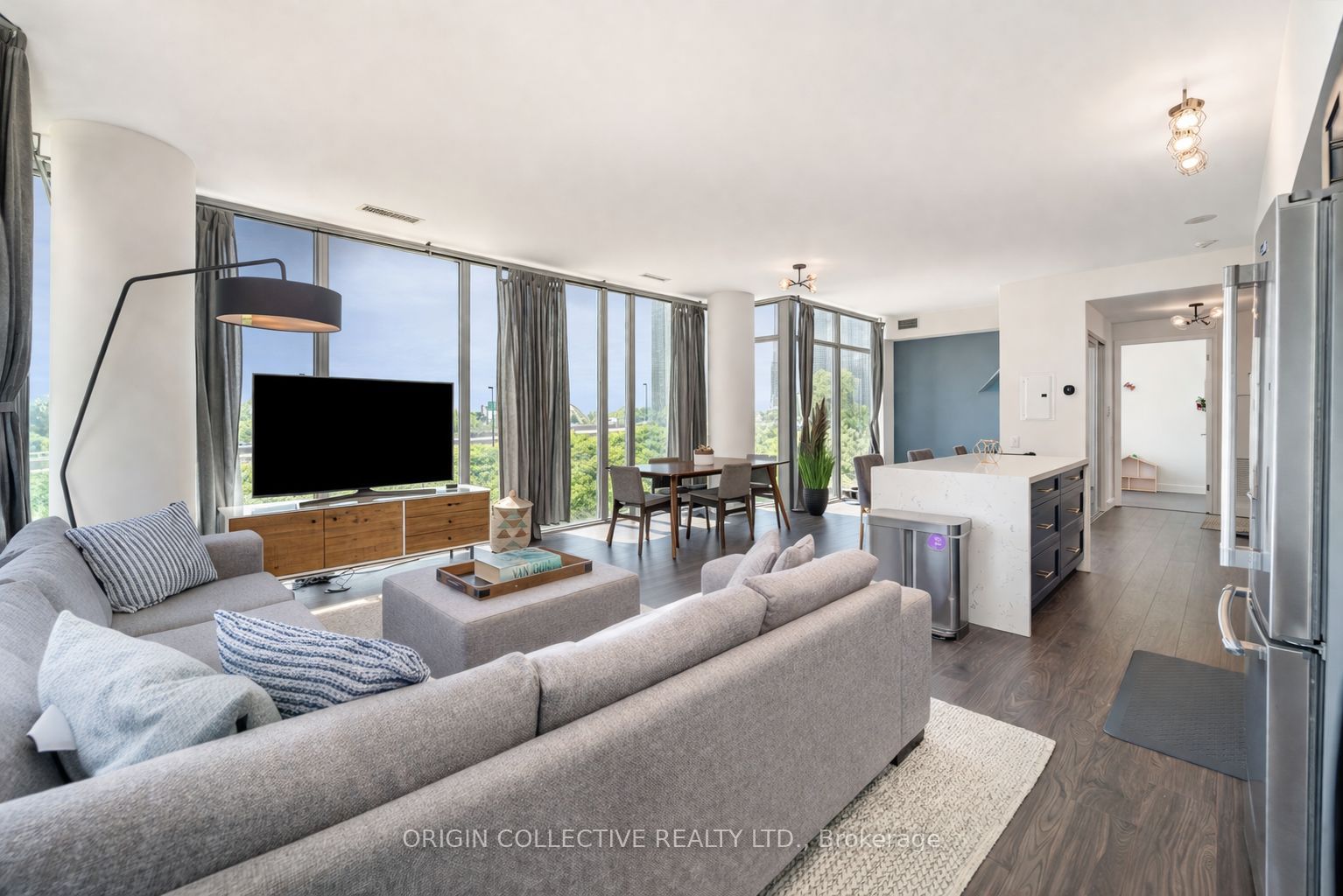 105 The Queensway Avenue 302, Toronto, ON M6S 5B5 photo 2