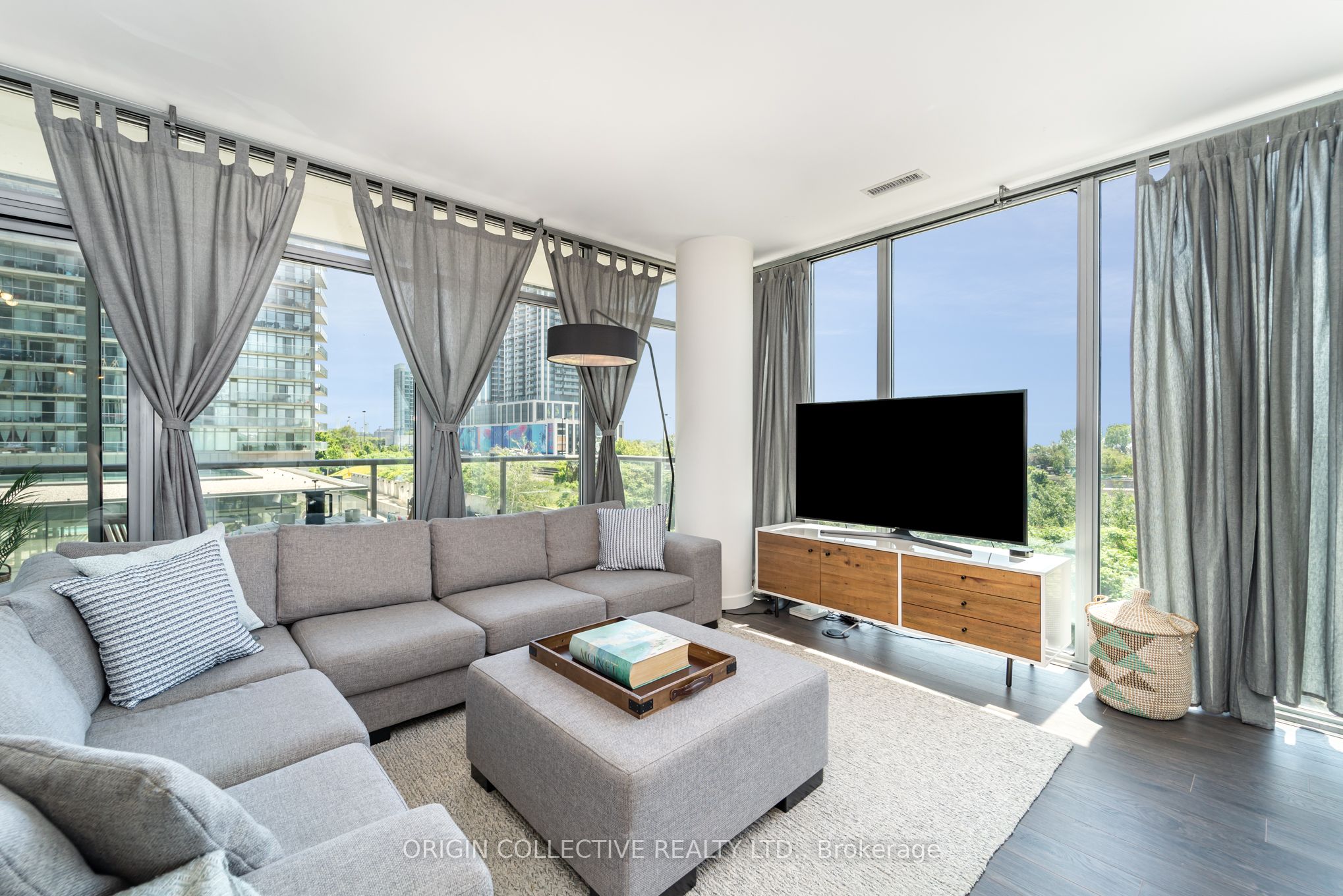 105 The Queensway Avenue 302, Toronto, ON M6S 5B5 photo 4