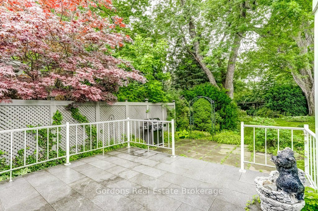 182 Burnhamthorpe Road, Toronto, ON M9A 1H6 photo 5