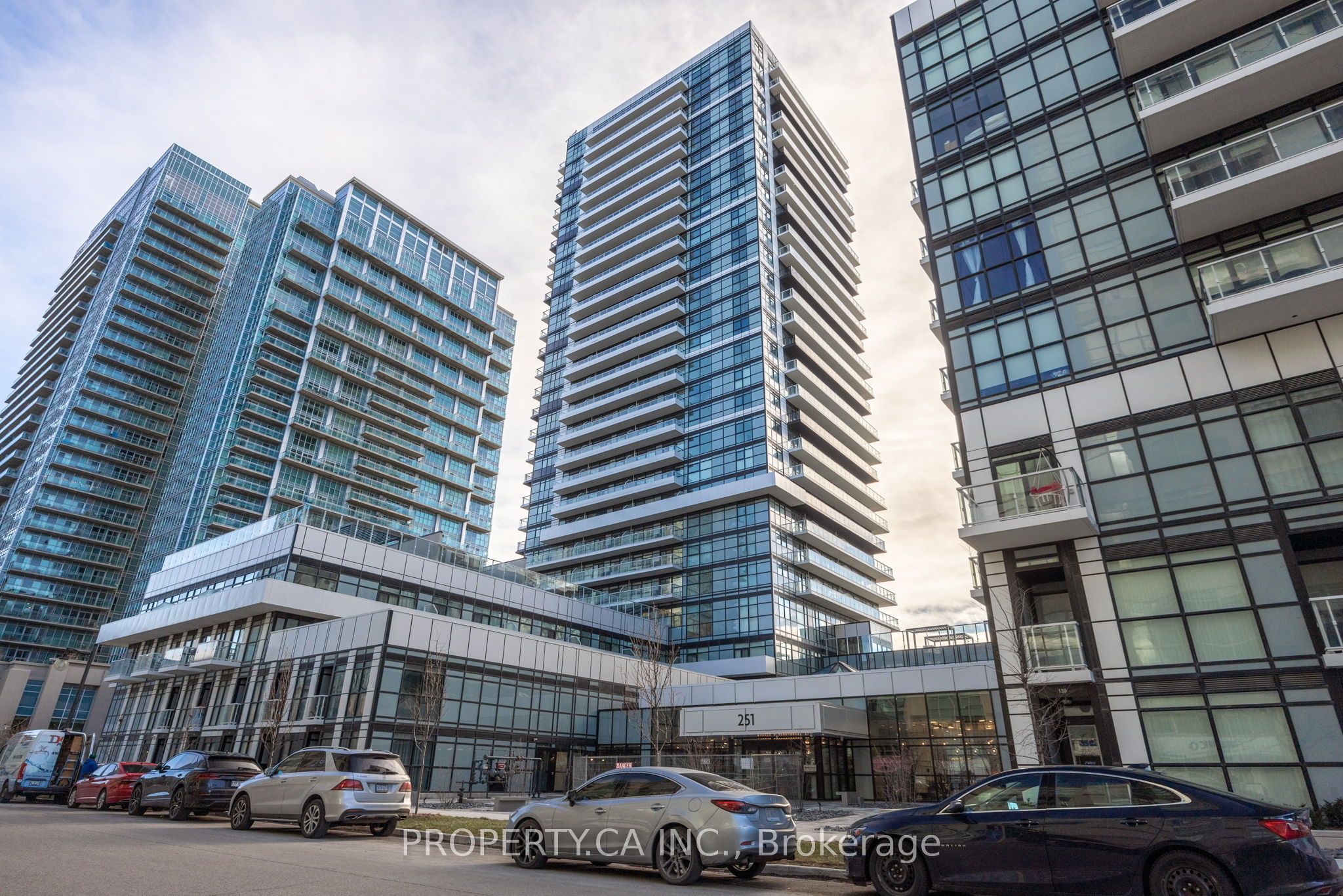 251 Manitoba Street 1111, Toronto, ON M8Y 0C7