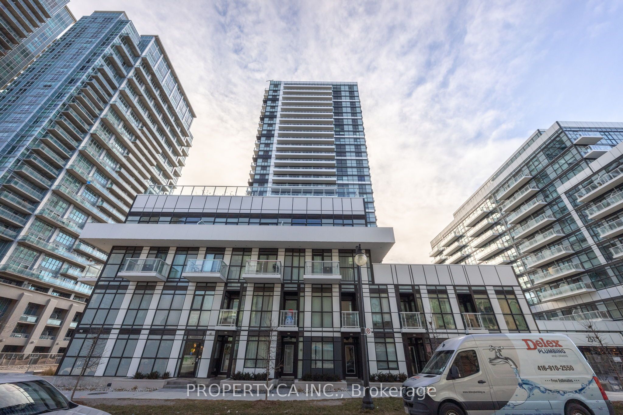 251 Manitoba Street 1111, Toronto, ON M8Y 0C7 photo 2