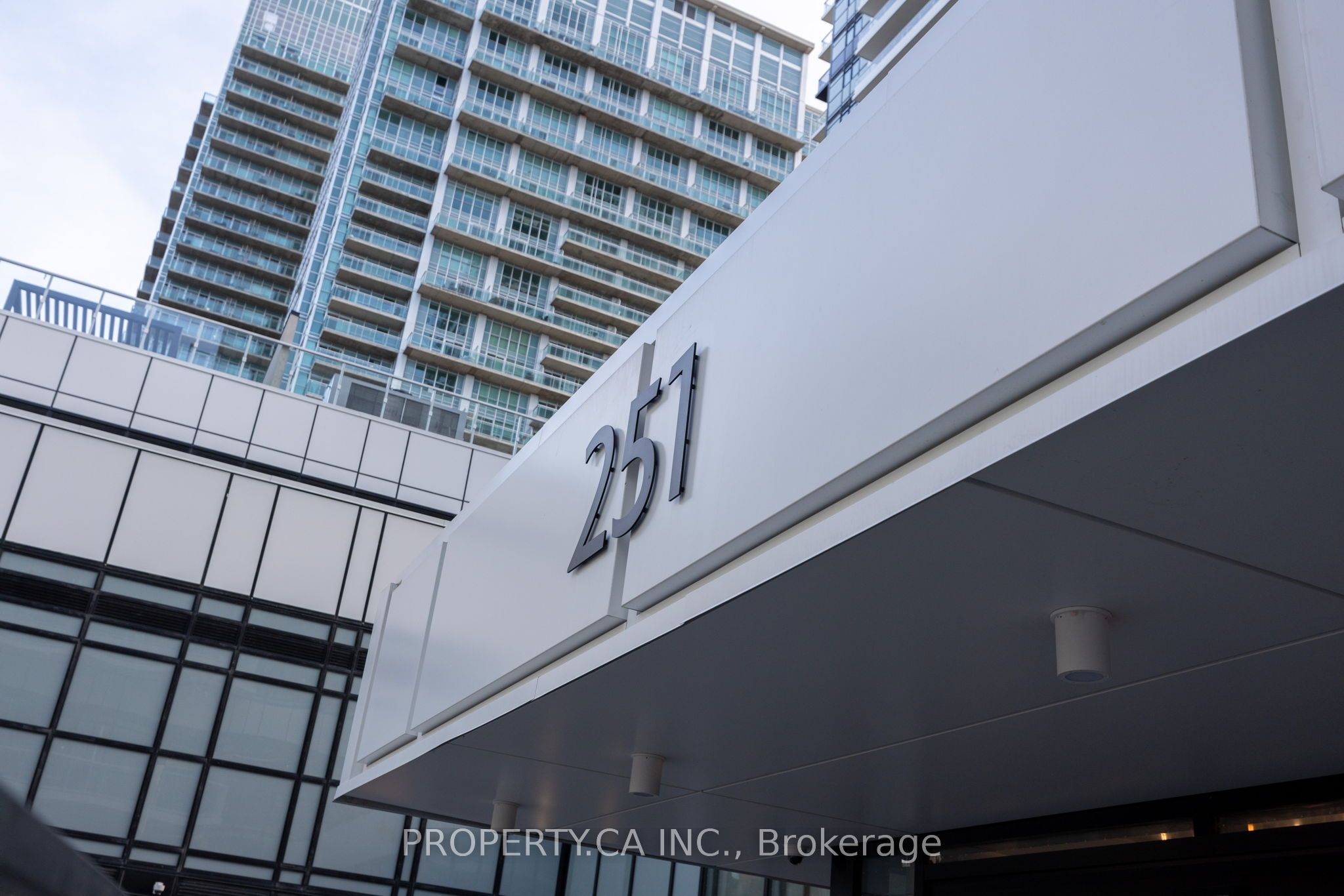 251 Manitoba Street 1111, Toronto, ON M8Y 0C7 photo 3