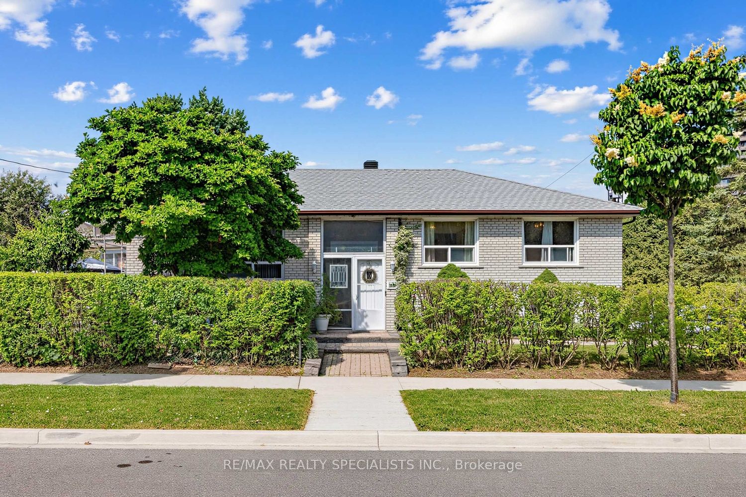 39 Castle Green Crescent, Toronto, ON M9R 1N5 photo 2