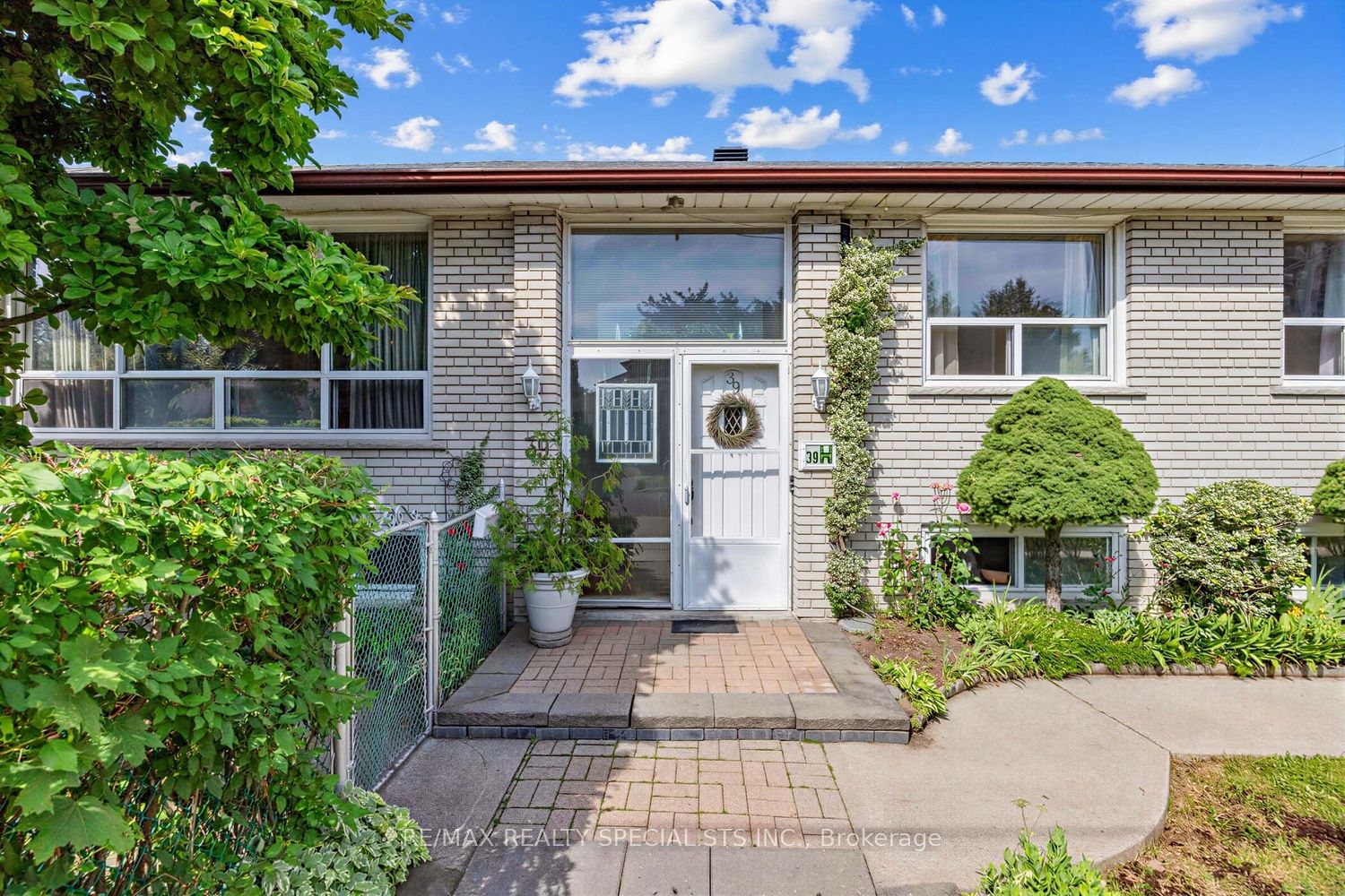 39 Castle Green Crescent, Toronto, ON M9R 1N5 photo 3