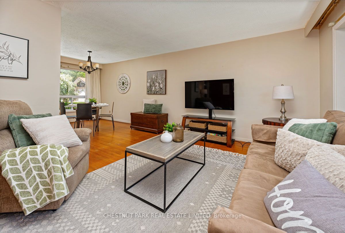 14 Vanderbrent Crescent, Toronto, ON M9R 3W8 photo 3