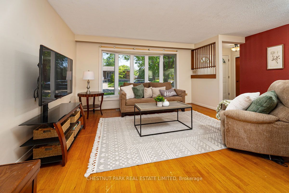 14 Vanderbrent Crescent, Toronto, ON M9R 3W8 photo 4