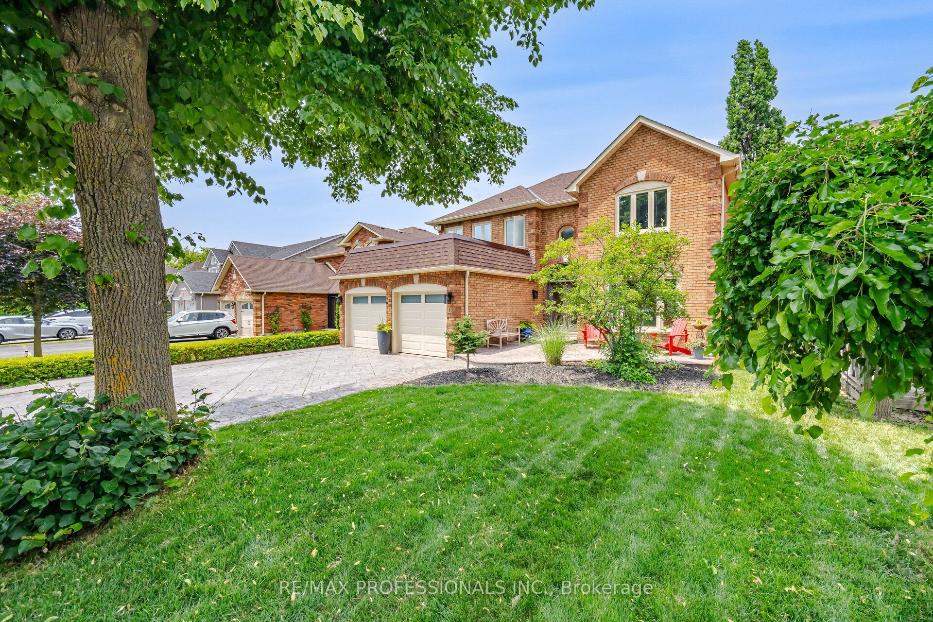 18 Kingfisher Court, Brampton, ON L6Z 3R4 photo 3