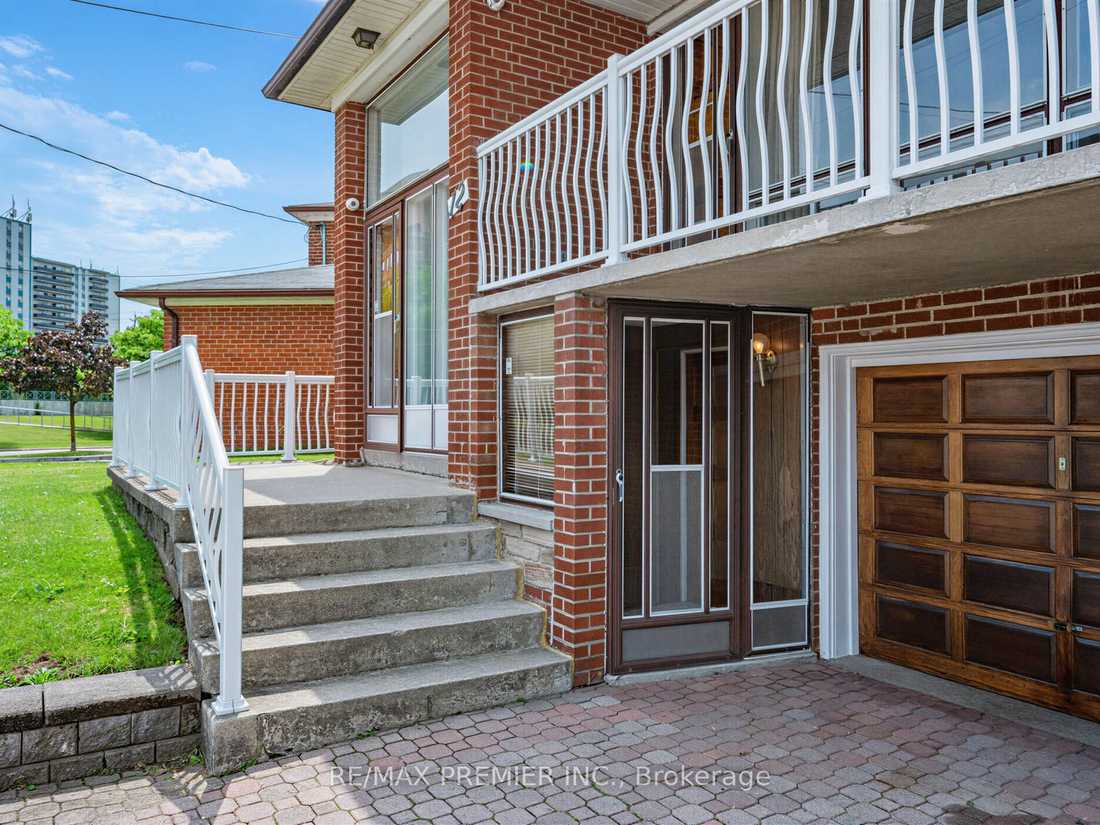 12 Goldcrest Boulevard, Toronto, ON M6L 2X5 photo 2