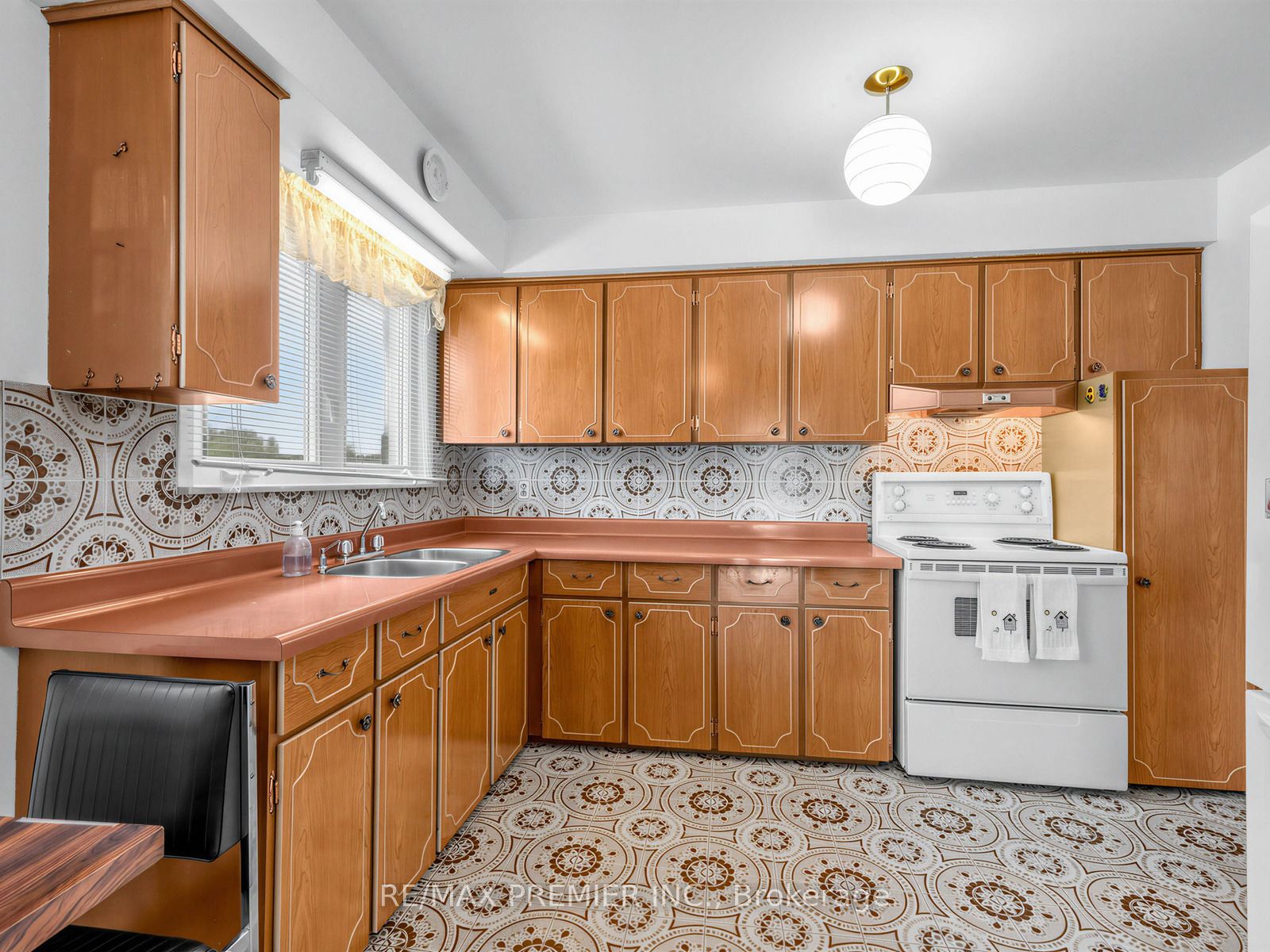 12 Goldcrest Boulevard, Toronto, ON M6L 2X5 photo 4