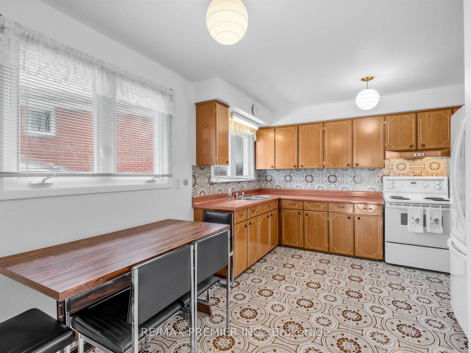 12 Goldcrest Boulevard, Toronto, ON M6L 2X5 photo 5