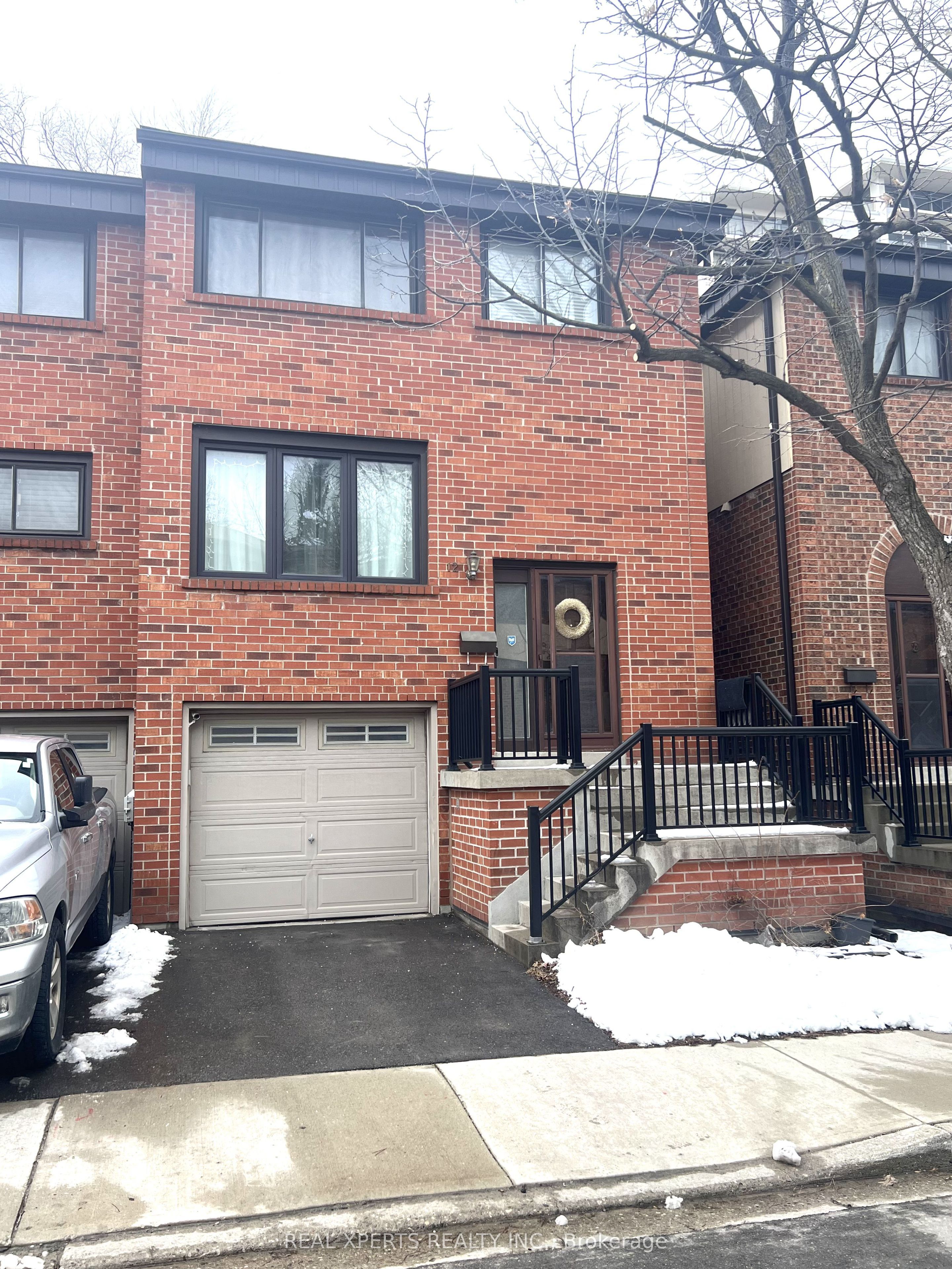 12 maple branch Path, Toronto, ON M9P 3T5