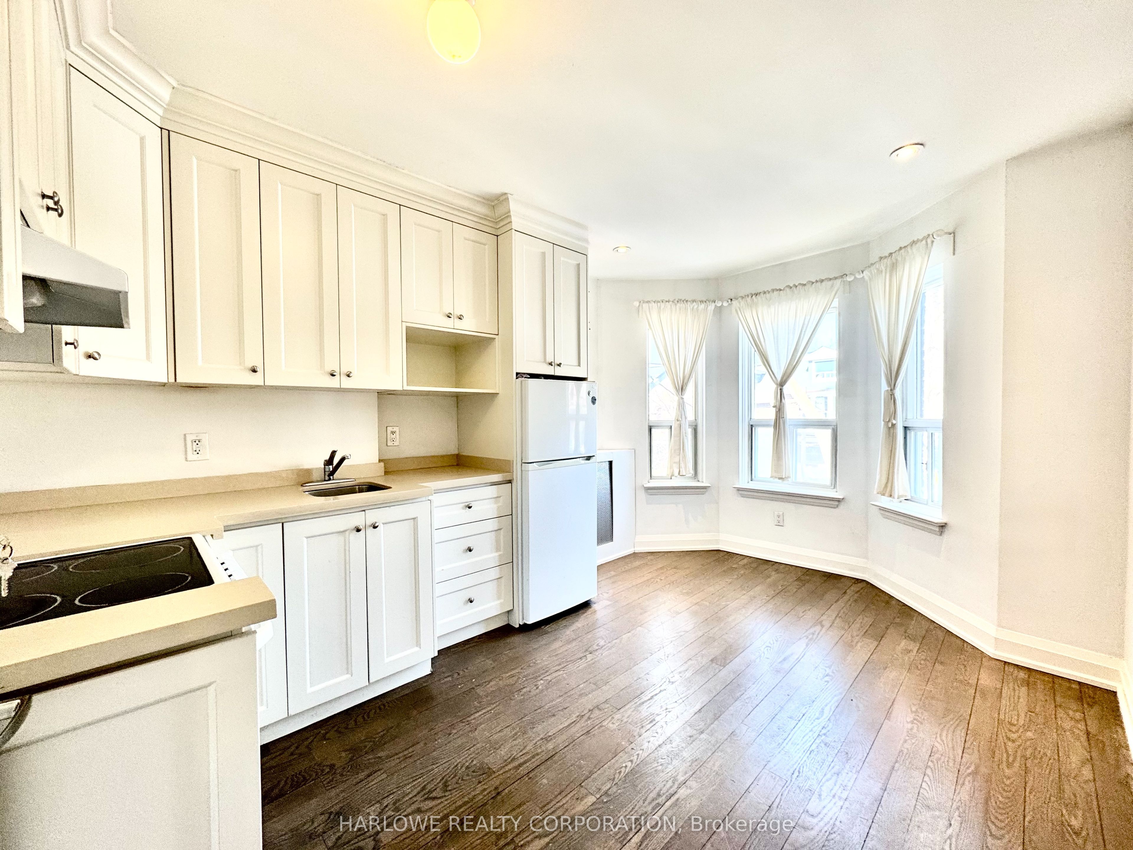 177 Marion Street 2nd Floor, Toronto, ON M6R 1E9
