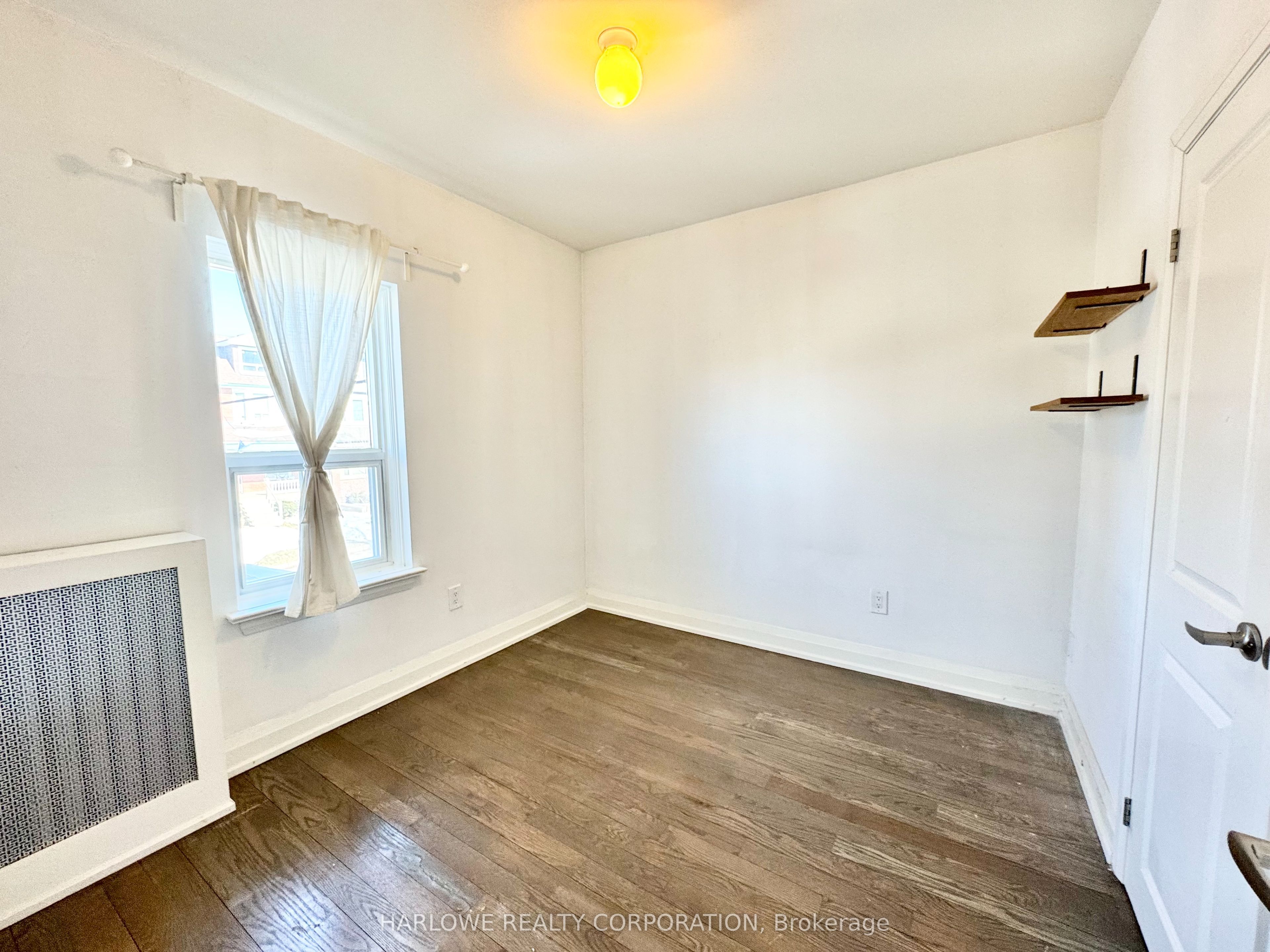 177 Marion Street 2nd Floor, Toronto, ON M6R 1E9 photo 4