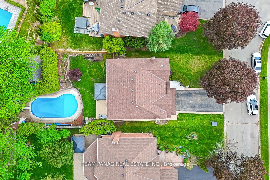 20 Hacienda Court, Brampton, ON L6Z 3J1 photo 2