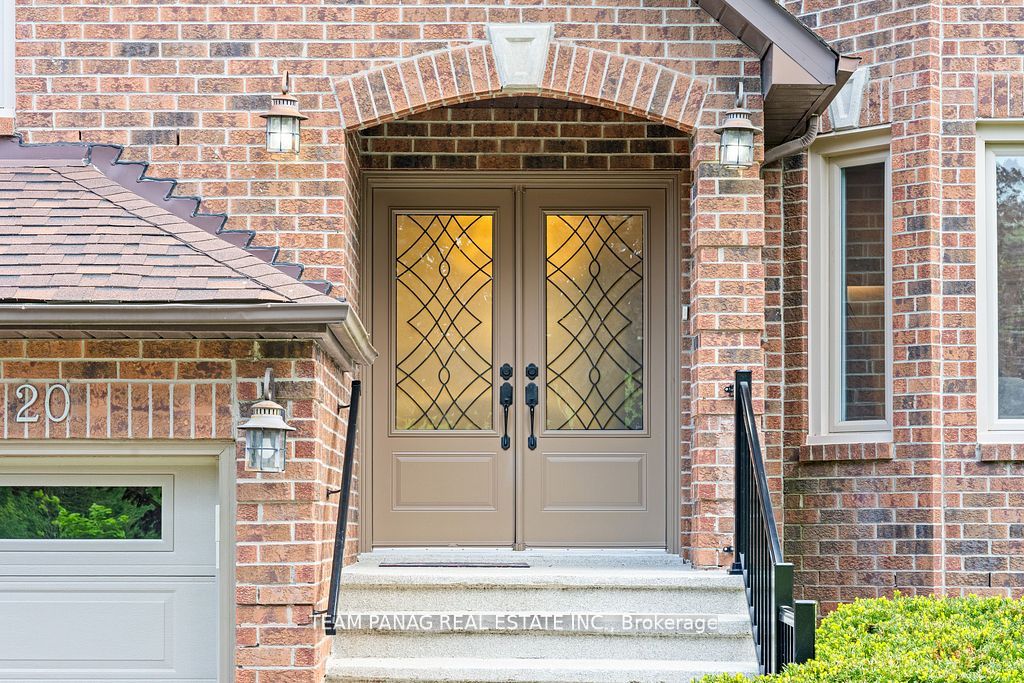 20 Hacienda Court, Brampton, ON L6Z 3J1 photo 4