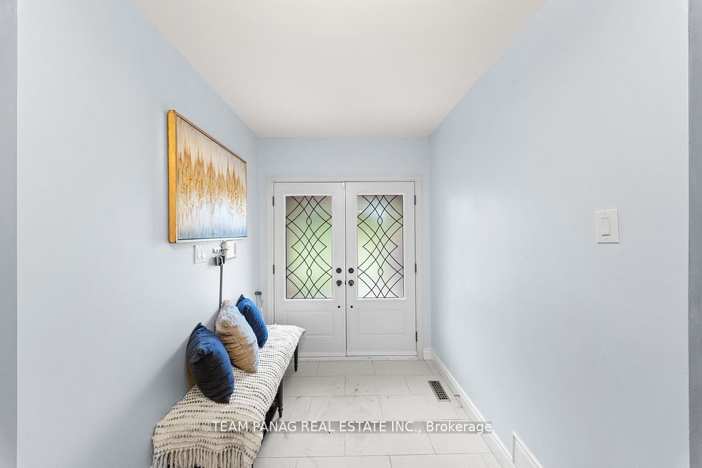 20 Hacienda Court, Brampton, ON L6Z 3J1 photo 5