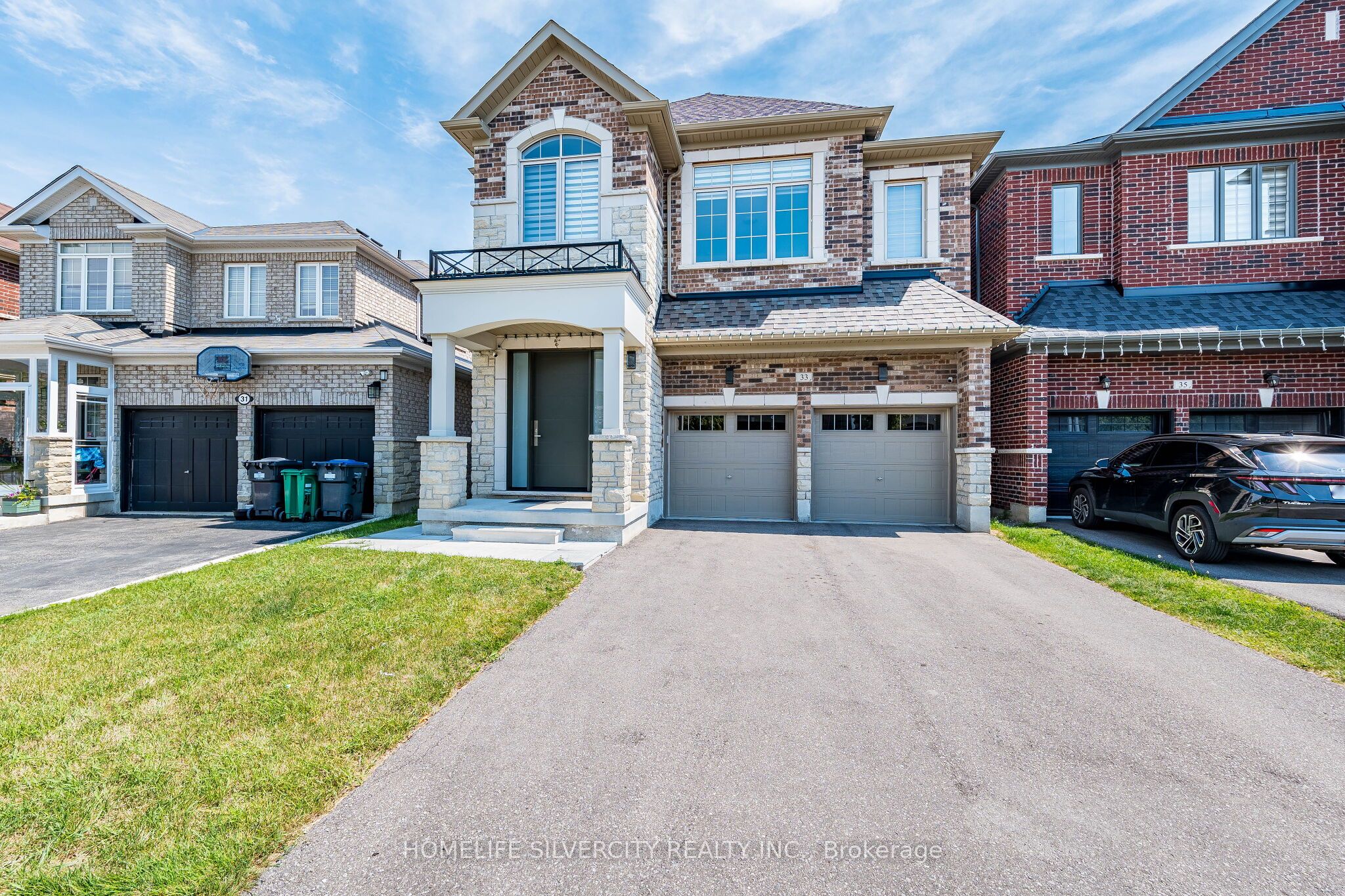 33 Rainbrook Close, Brampton, ON L6R 0Y9