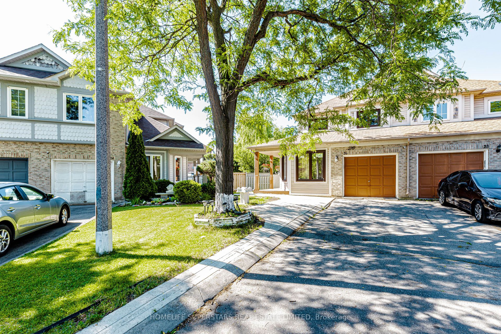 26 Amazon Court, Brampton, ON L6R 1C7 photo 2