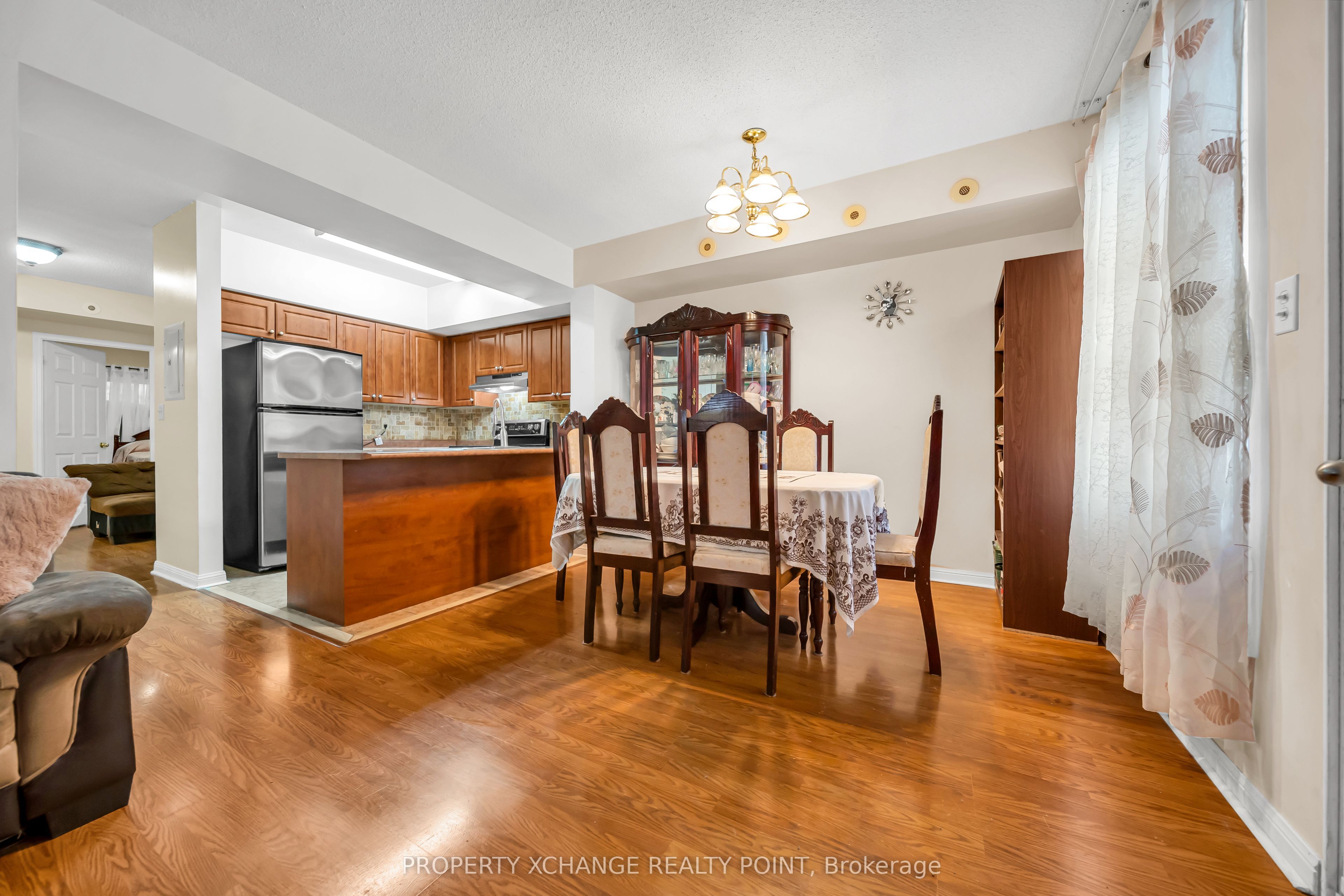 3049 Finch Avenue W 1003, Toronto, ON M9M 0A5 photo 4