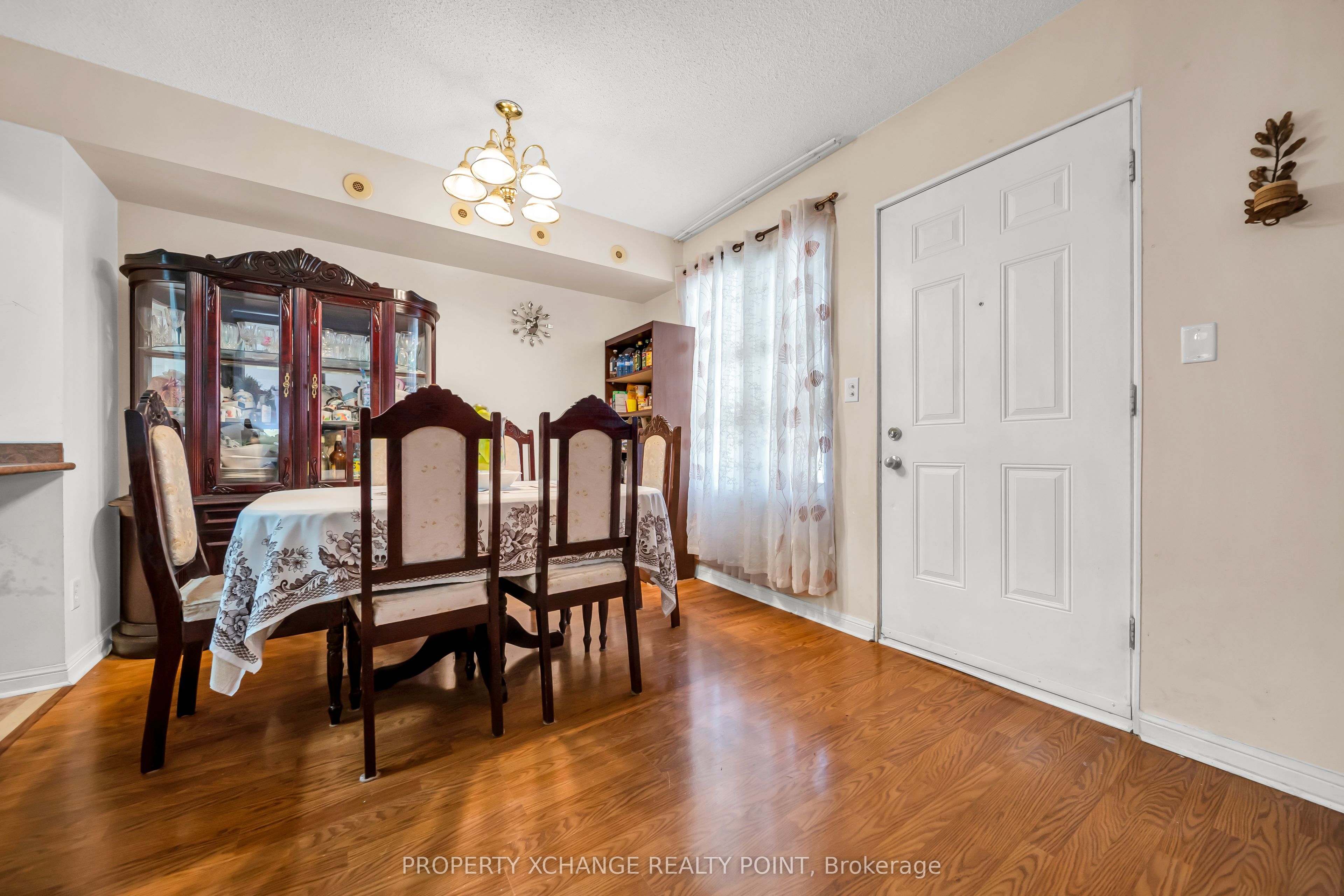 3049 Finch Avenue W 1003, Toronto, ON M9M 0A5 photo 5