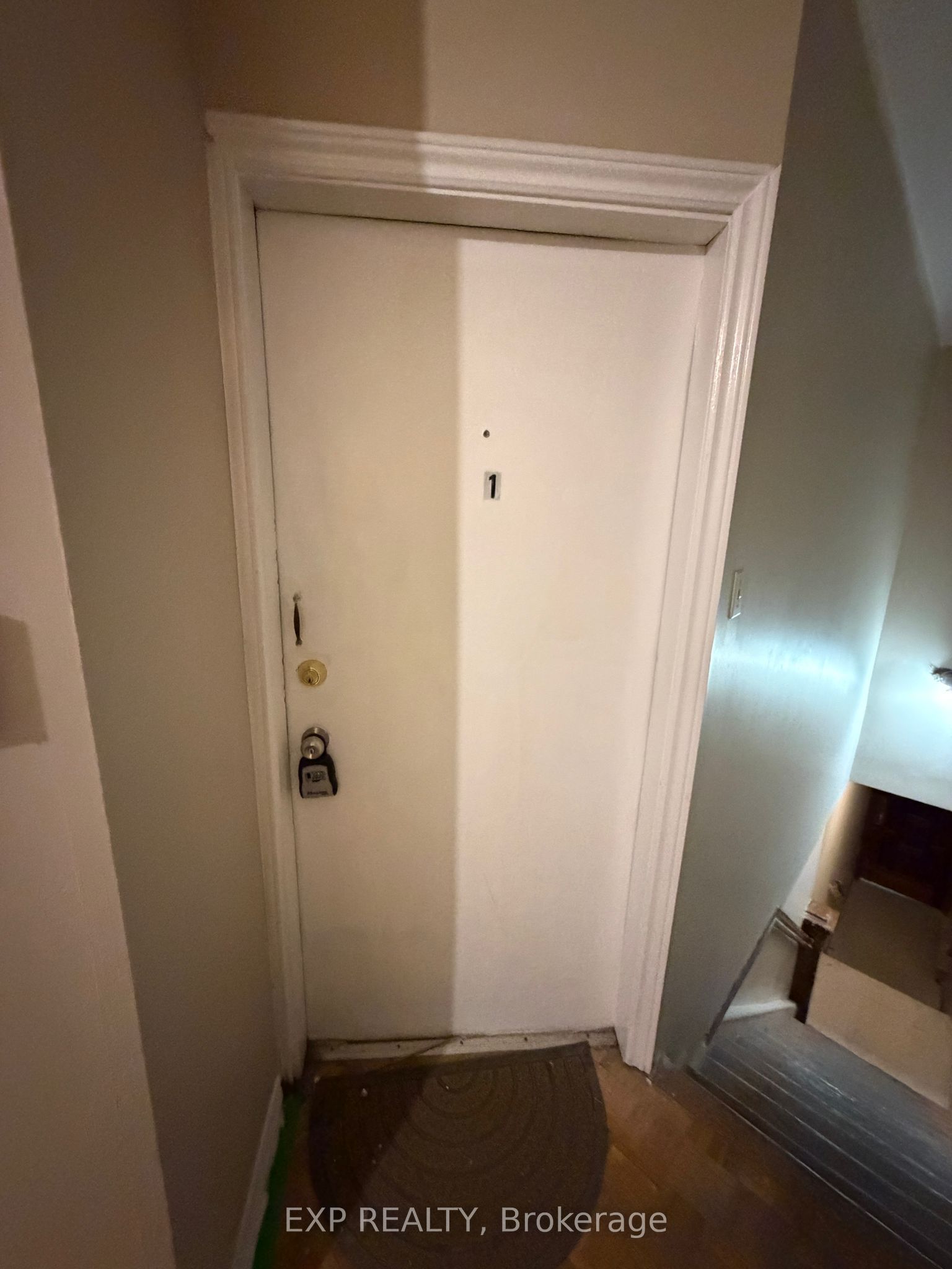 2878 Dundas Street W 1, Toronto, ON M6P 1Y8 photo 2