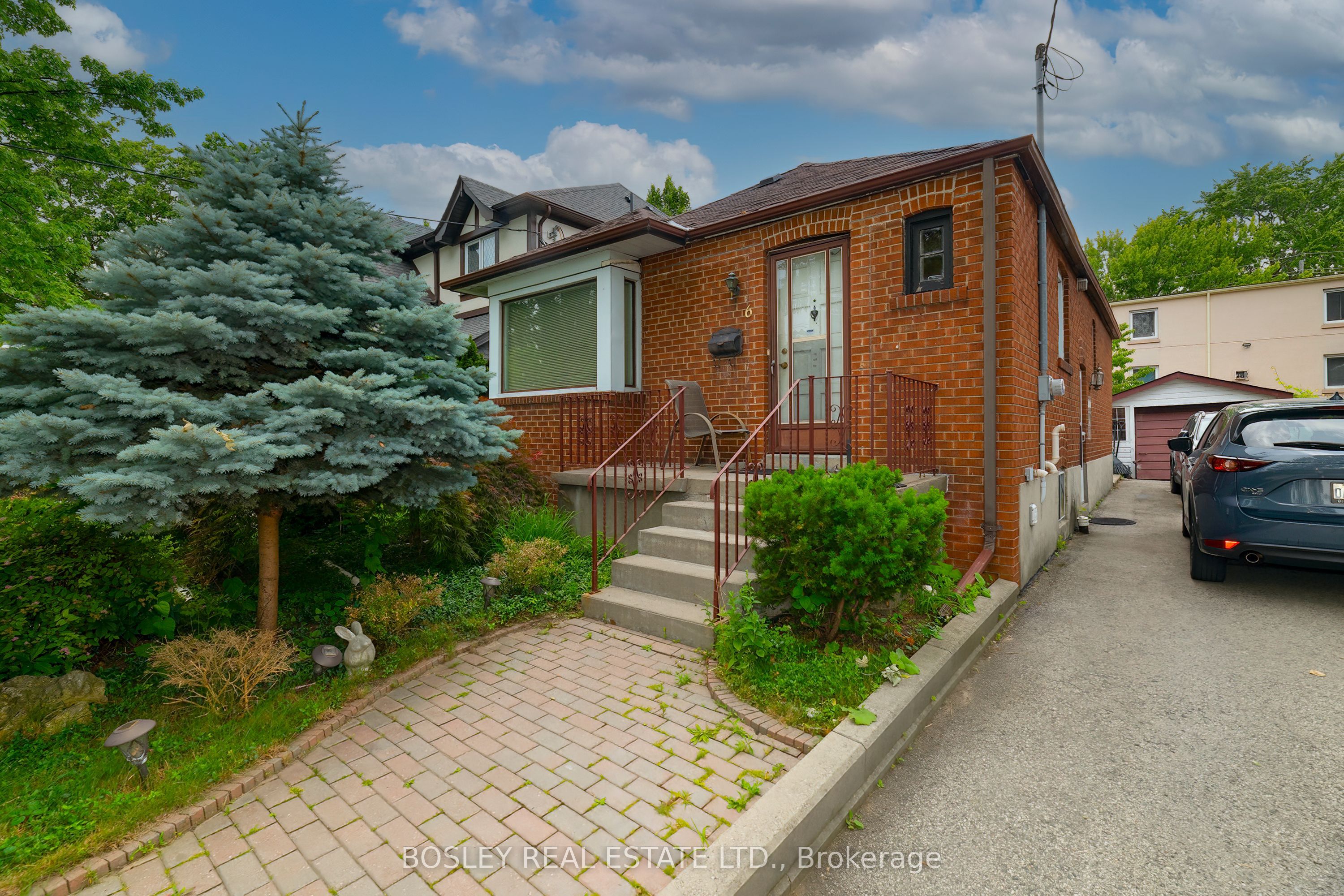 6 Boyd Avenue, Toronto, ON M9N 2C7