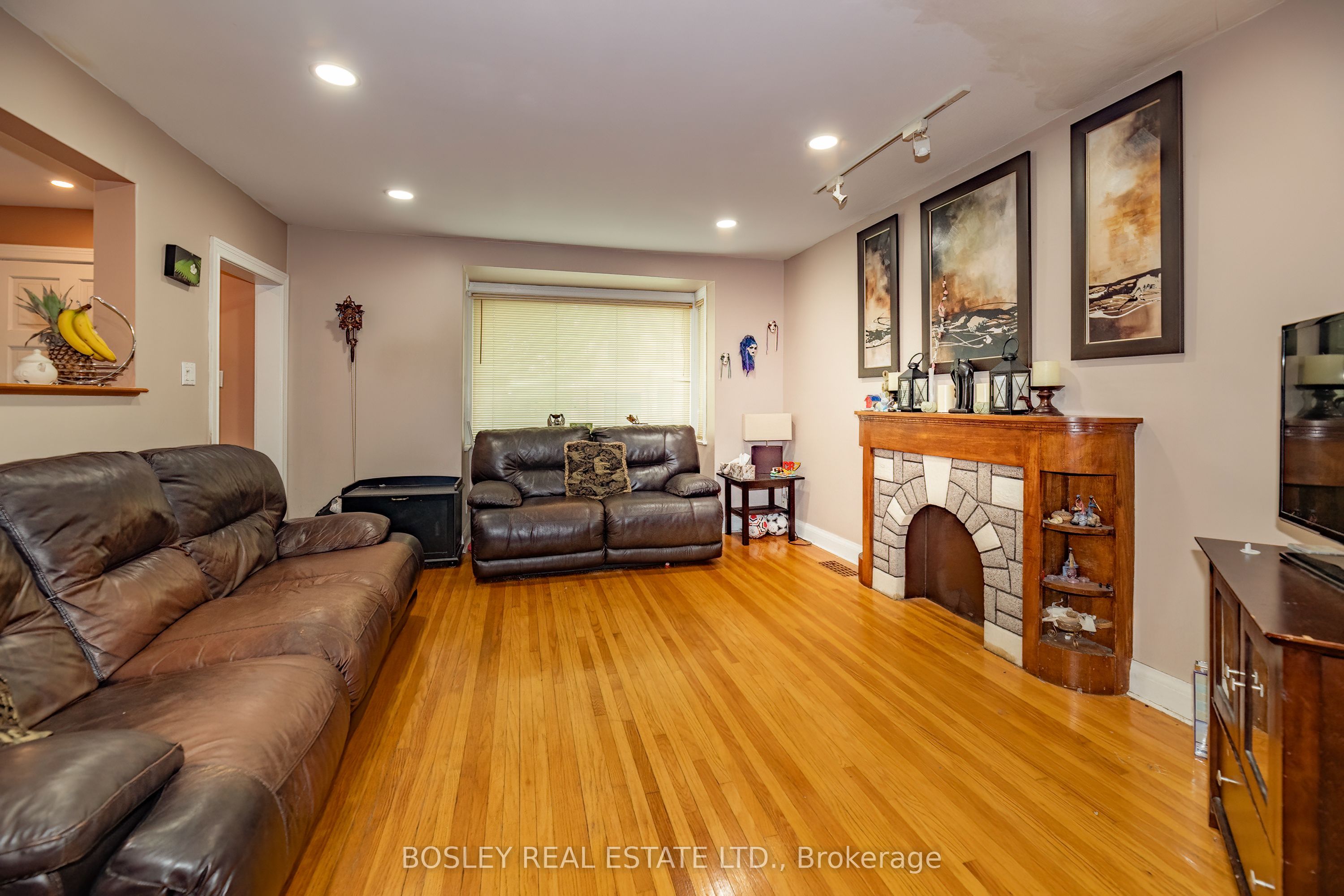 6 Boyd Avenue, Toronto, ON M9N 2C7 photo 2