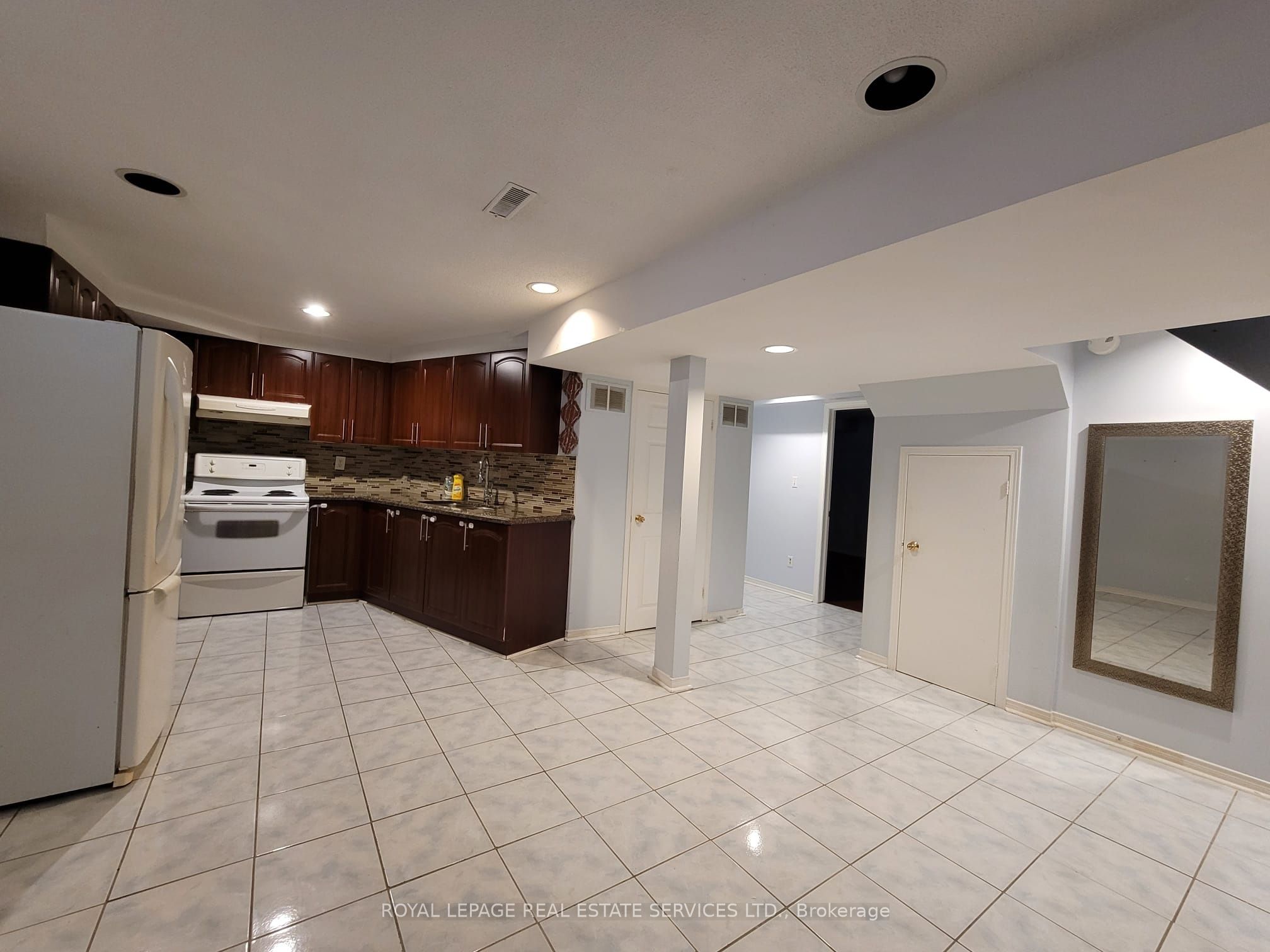 323 Winfield Terrace Bsmt, Mississauga, ON L5R 1N6