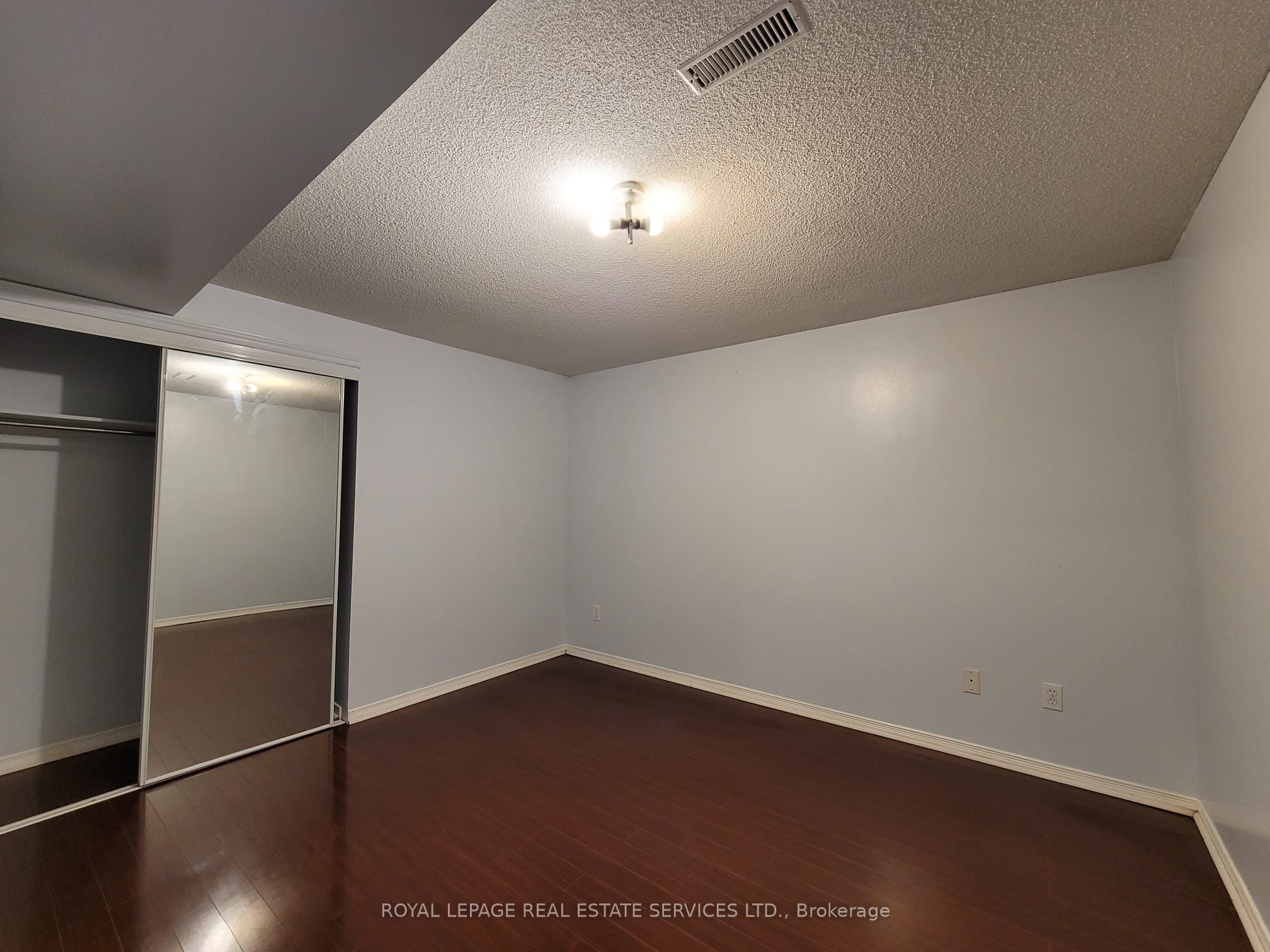323 Winfield Terrace Bsmt, Mississauga, ON L5R 1N6 photo 2