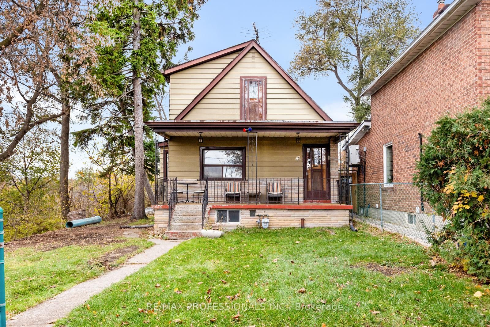 16 Cliff Street, Toronto, ON M6N 4L6