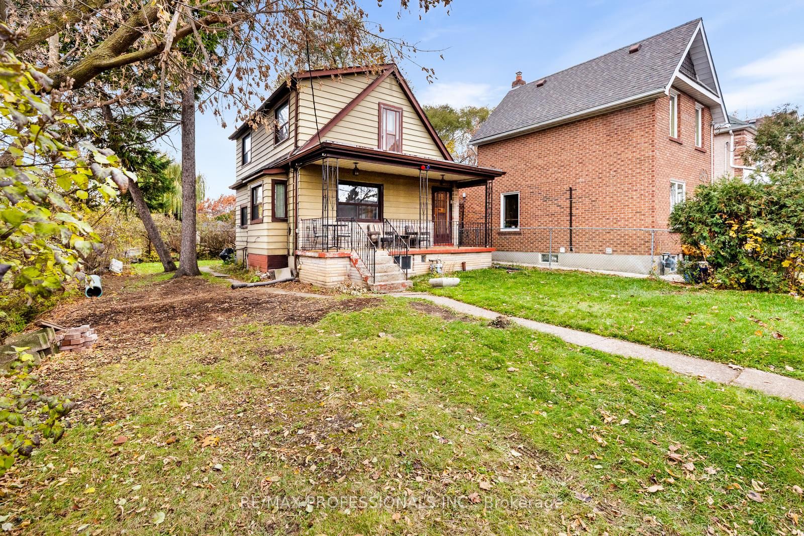 16 Cliff Street, Toronto, ON M6N 4L6 photo 2