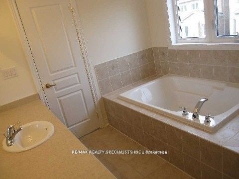 156 Castle Oaks Crossing Drive, Brampton, ON L6P 3P4 photo 5