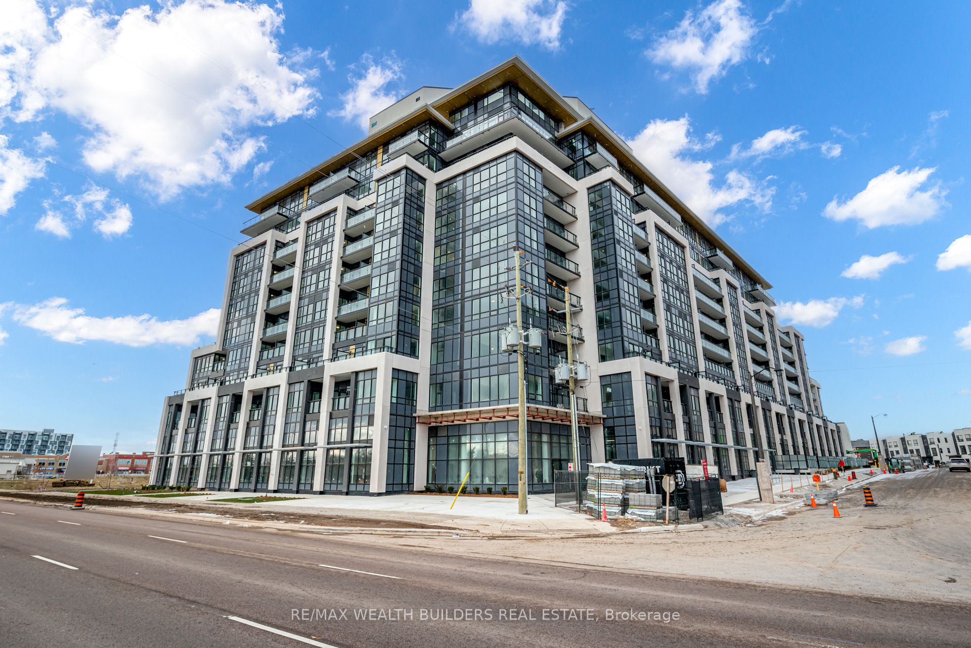 405 Dundas Street W 705, Oakville, ON L6M 4M2 photo 3