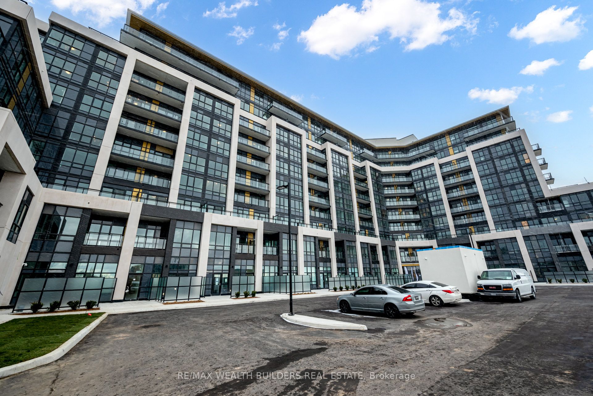 405 Dundas Street W 705, Oakville, ON L6M 4M2 photo 4