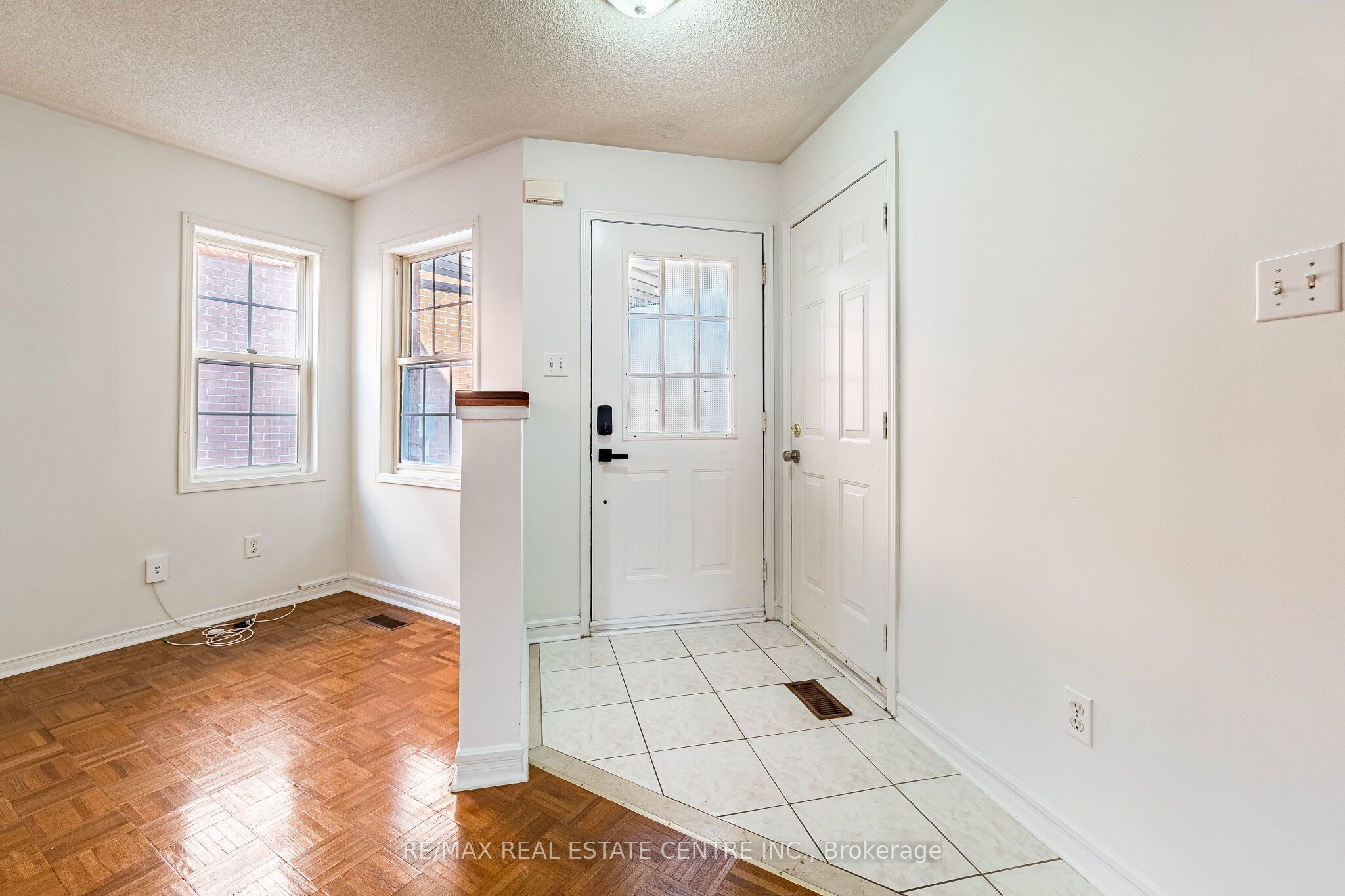 35 Twisted Oak Street, Brampton, ON L6R 1T1 photo 3