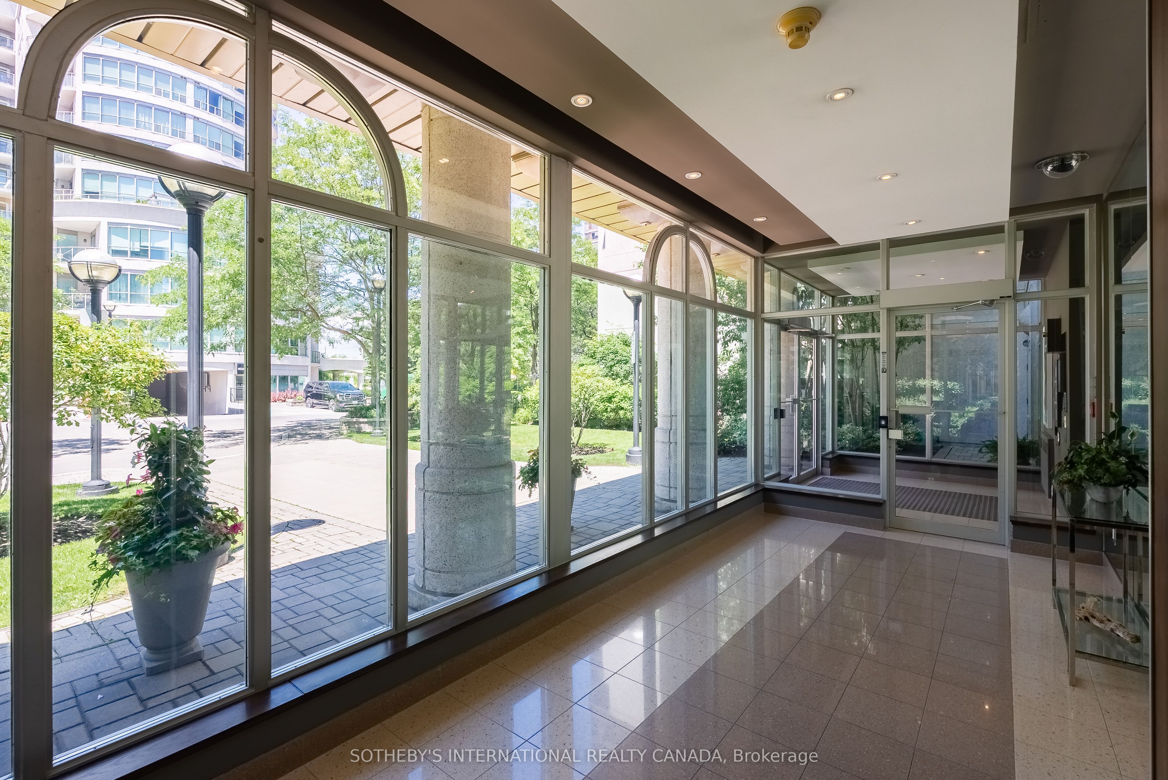 80 Palace Pier Court 302, Toronto, ON M8V 4C1 photo 2