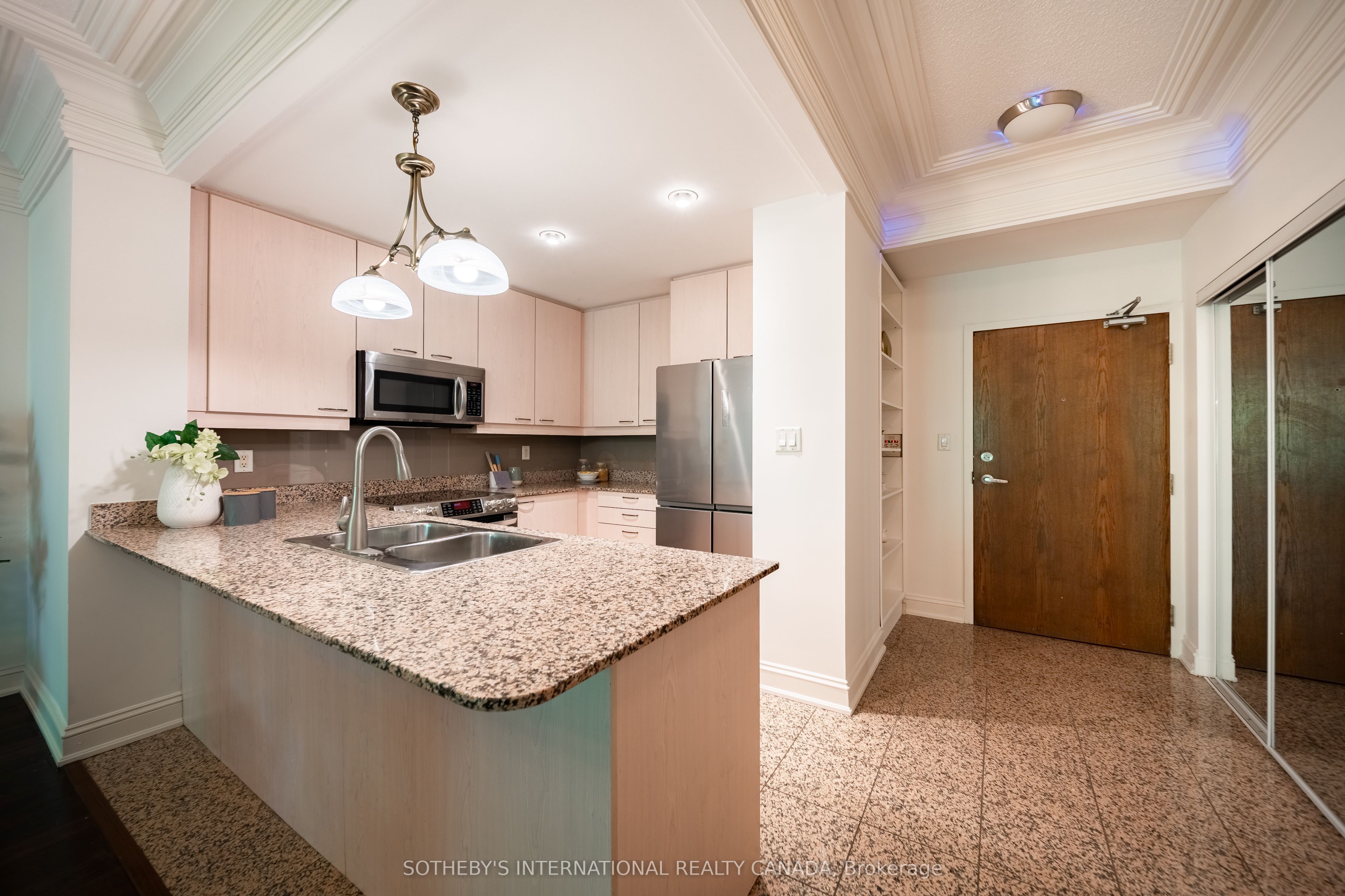 80 Palace Pier Court 302, Toronto, ON M8V 4C1 photo 5