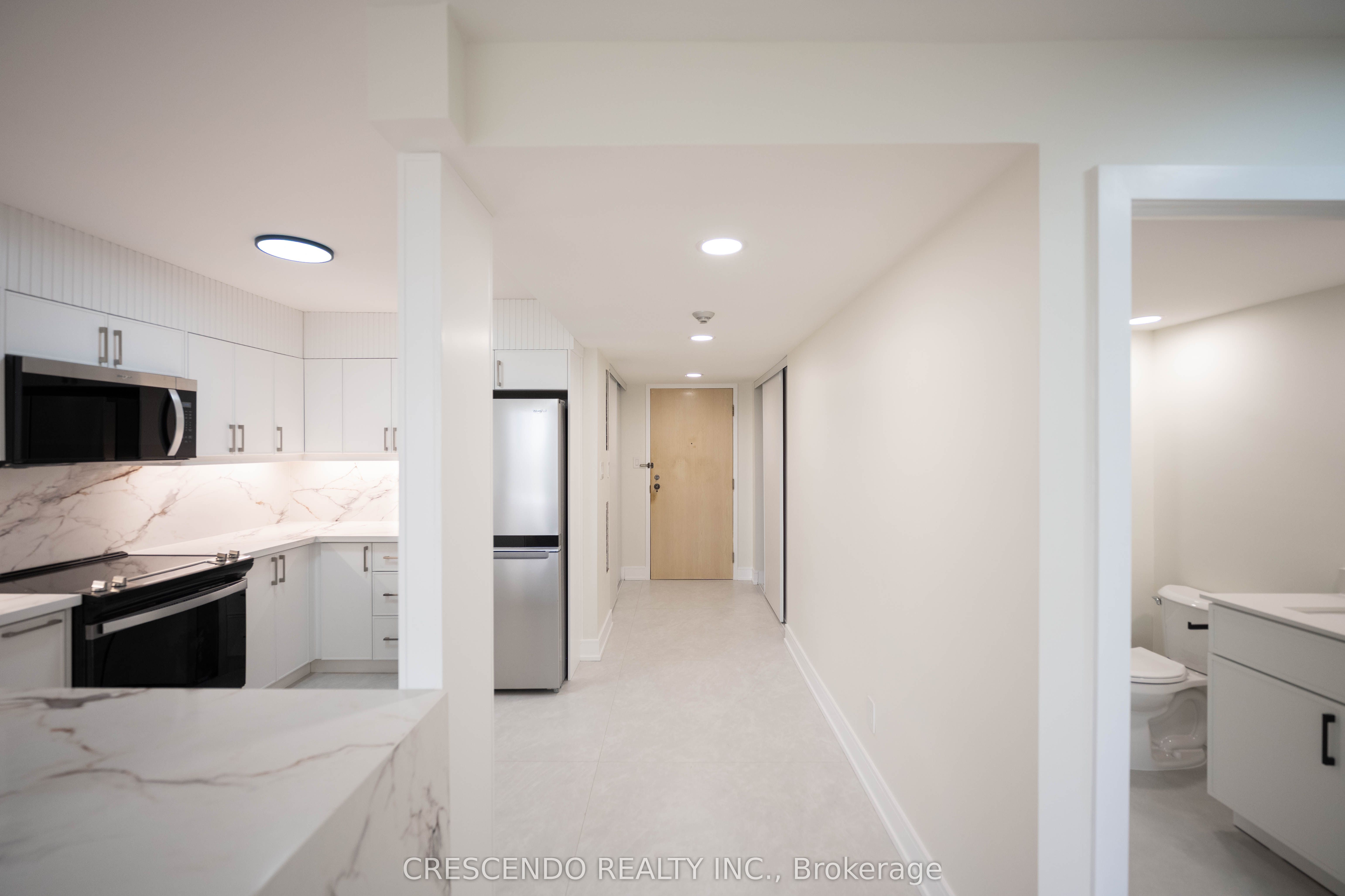 50 Eglinton Avenue W 1006, Mississauga, ON L5R 3P5 photo 4
