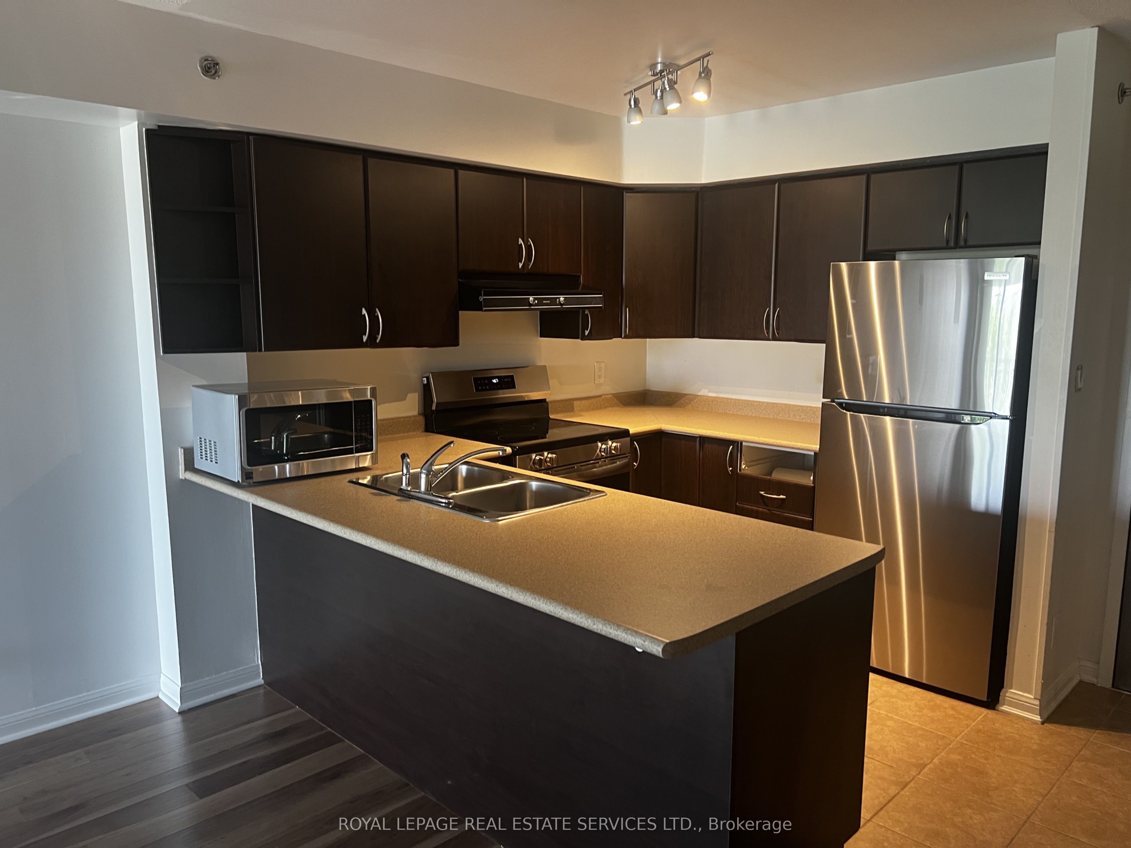 3070 Rotary Way 406, Burlington, ON L7M 0G9 photo 2