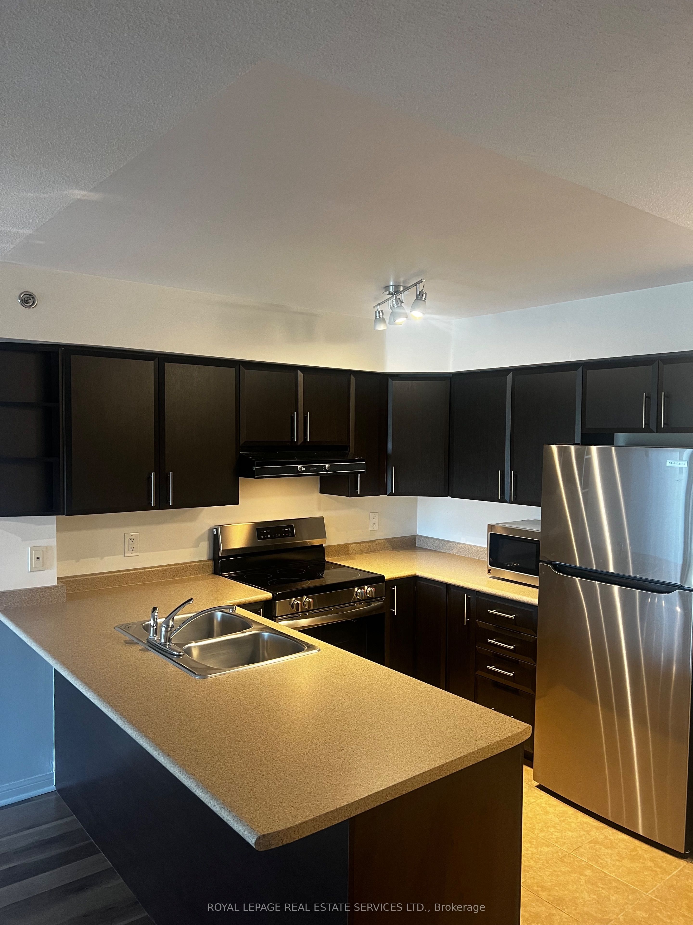3070 Rotary Way 406, Burlington, ON L7M 0G9 photo 3