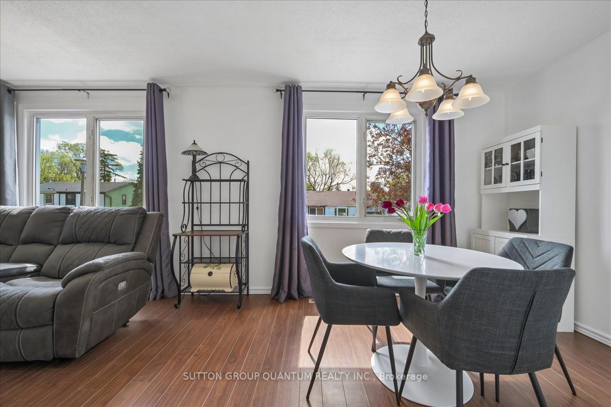 16 Salisbury Circle, Brampton, ON L6V 2Z6