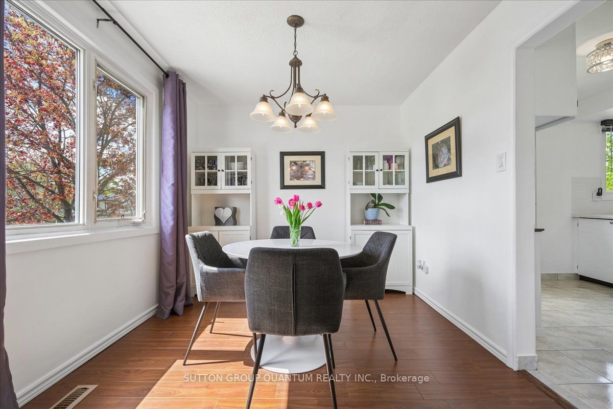 16 Salisbury Circle, Brampton, ON L6V 2Z6 photo 3